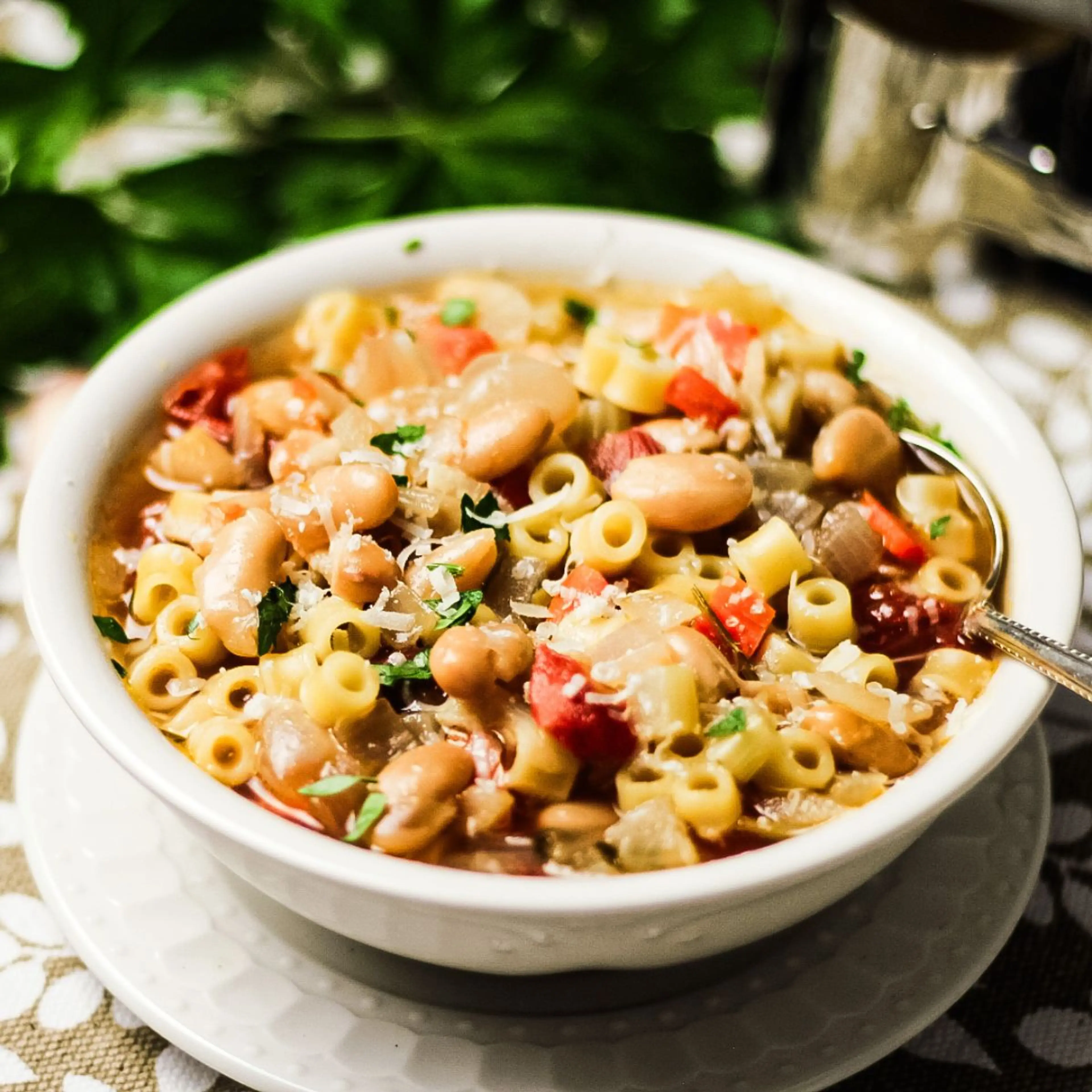 Sopa italiana de massa e feijão