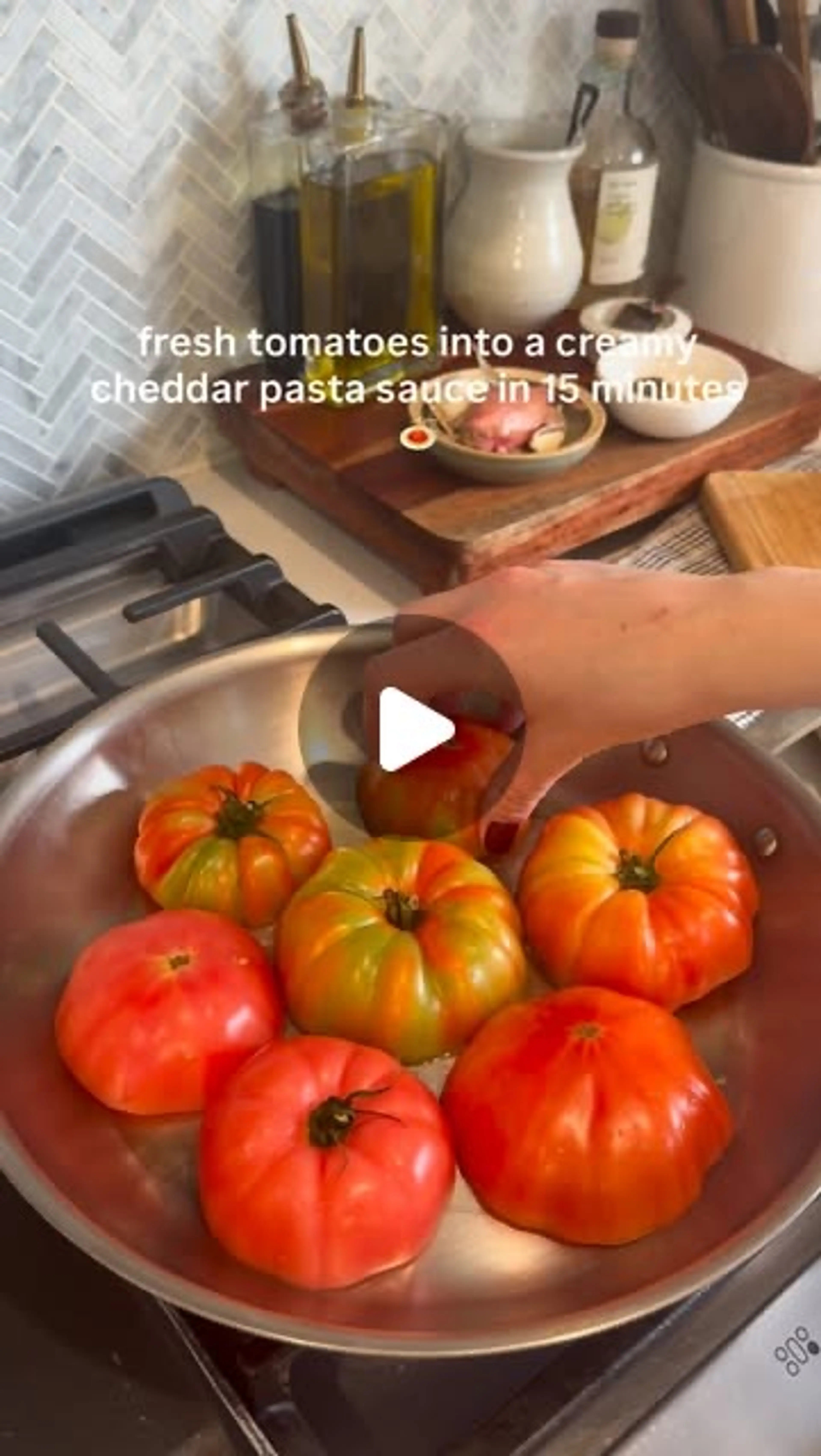 Creamy Cheddar Fresh Tomato Pasta