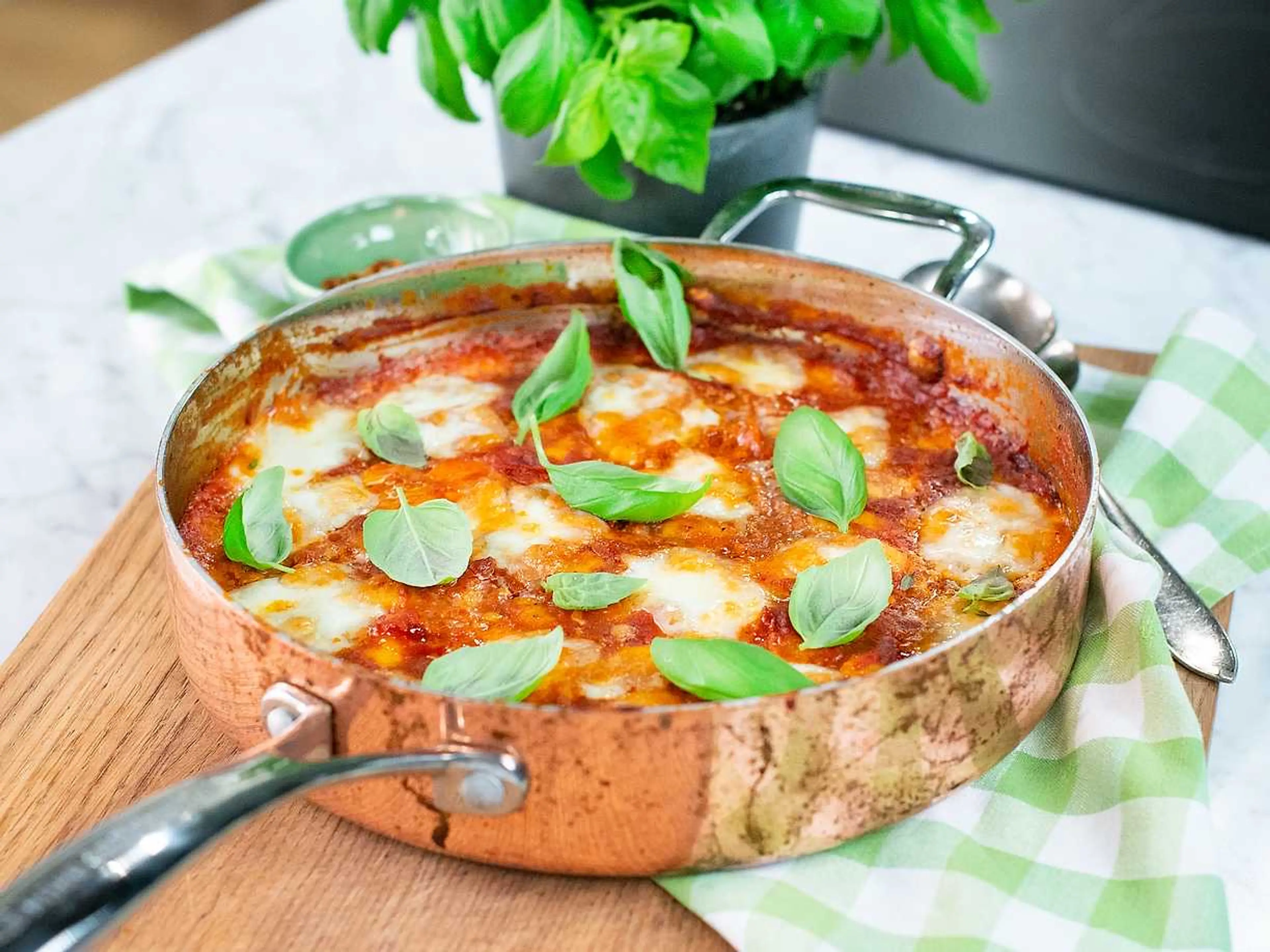 Gnocchi med krämig tomatsås och mozzarella