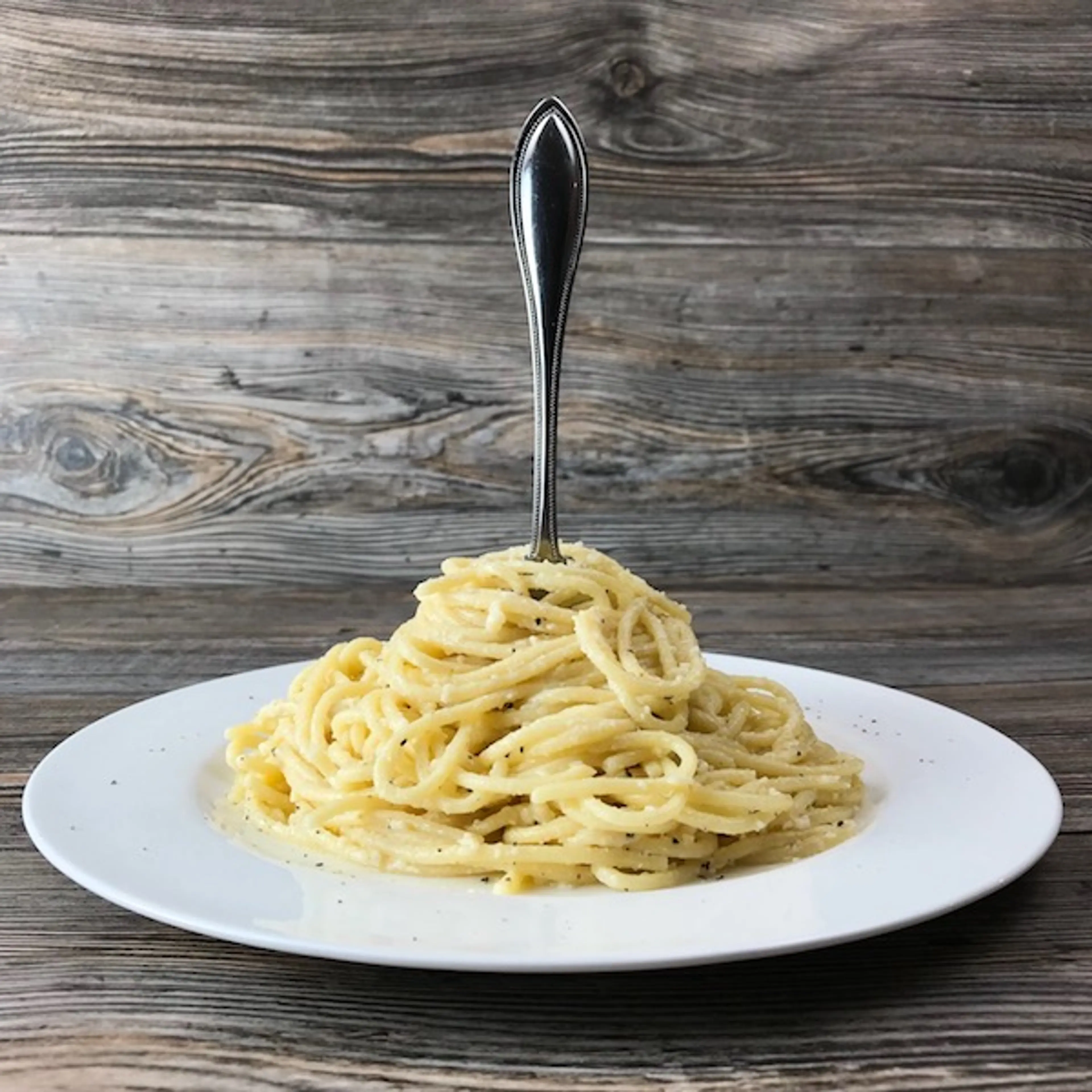 Spaghetti with Garlic Butter and Cheese