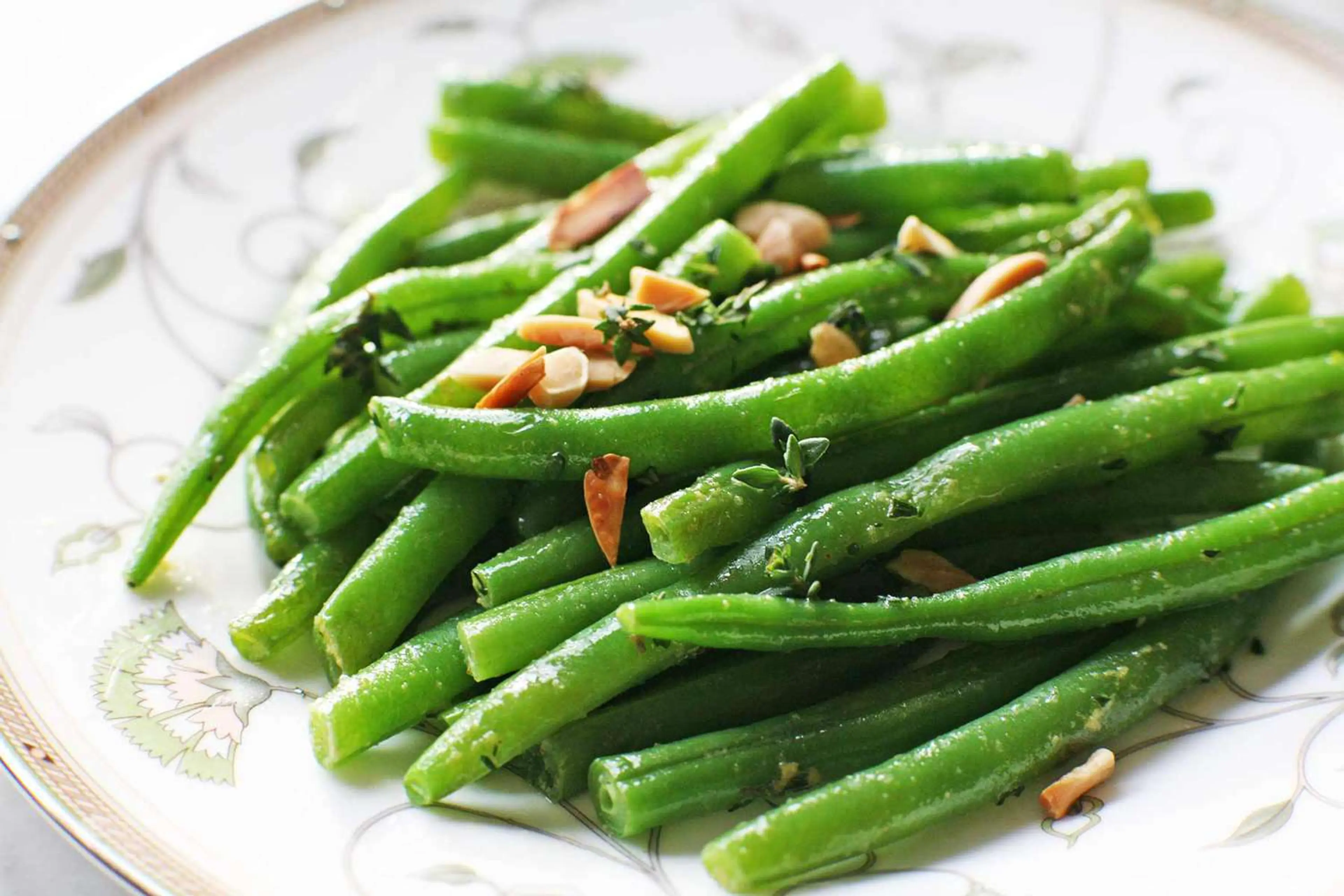 Green Beans With Almonds and Thyme