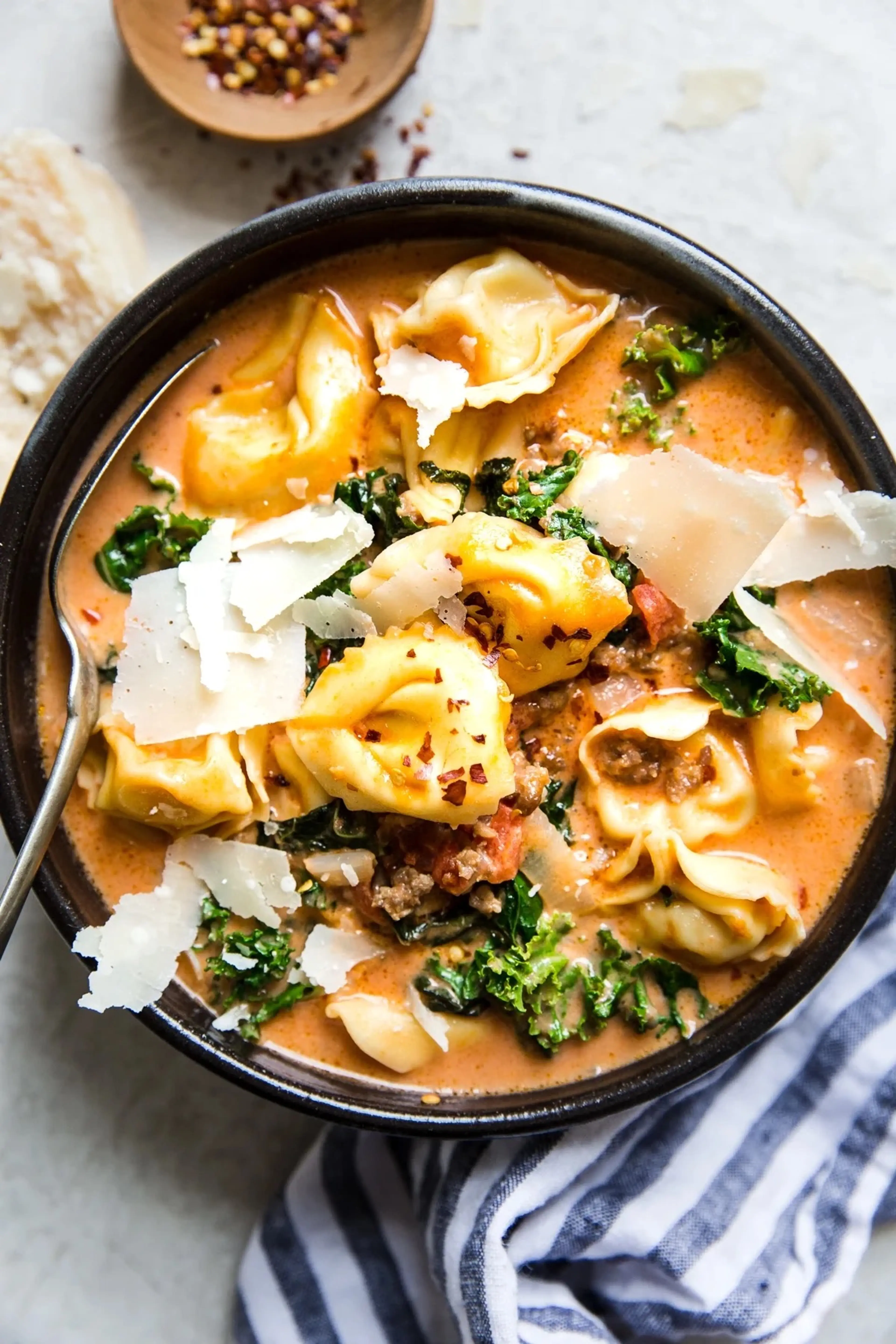 TAMMY'S TOMATO KALE TORTELLINE SOUP