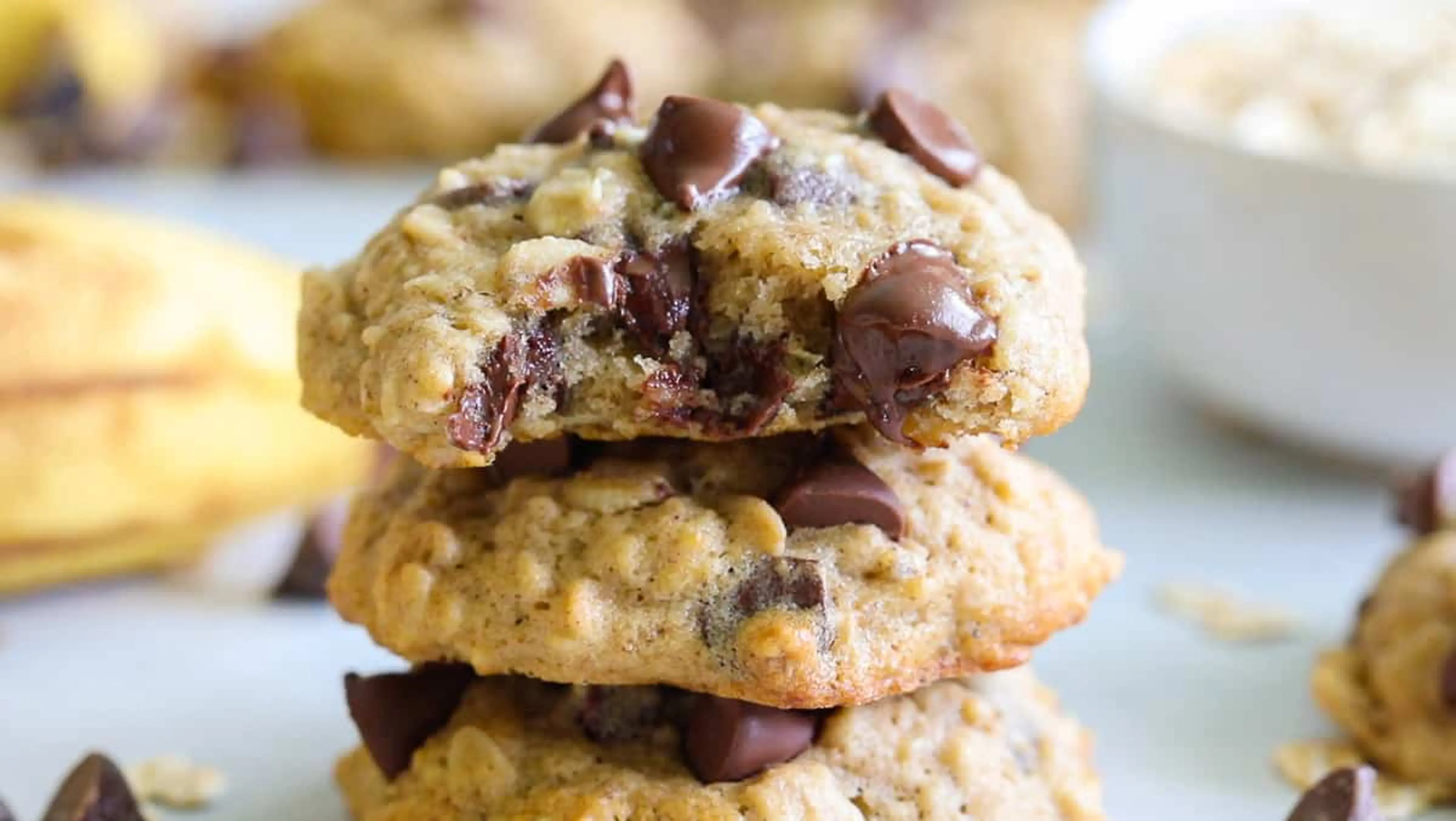 Chewy Banana Oatmeal Cookies