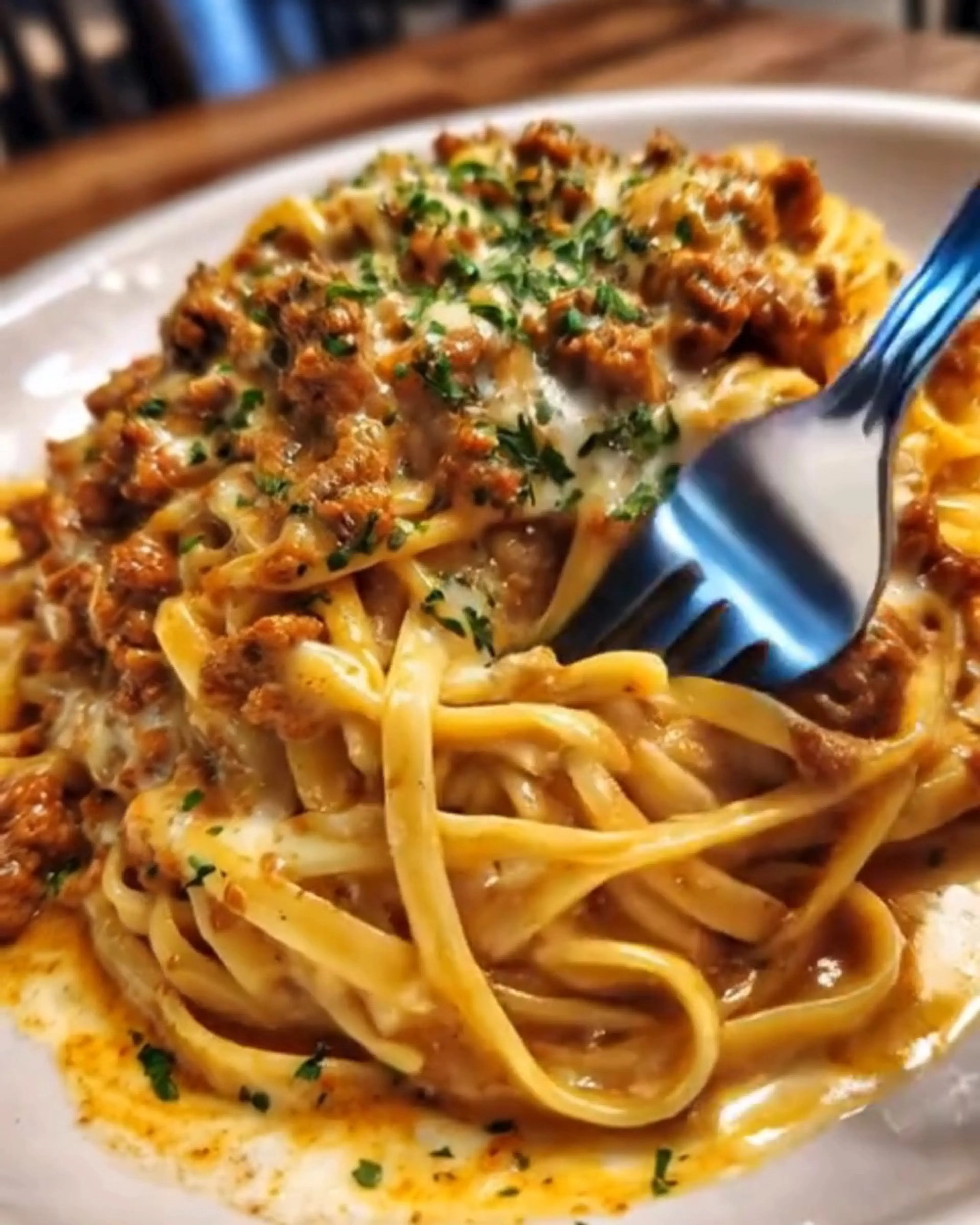 Garlic Butter Beef Linguine in Creamy Cheddar Parmesan Sauce