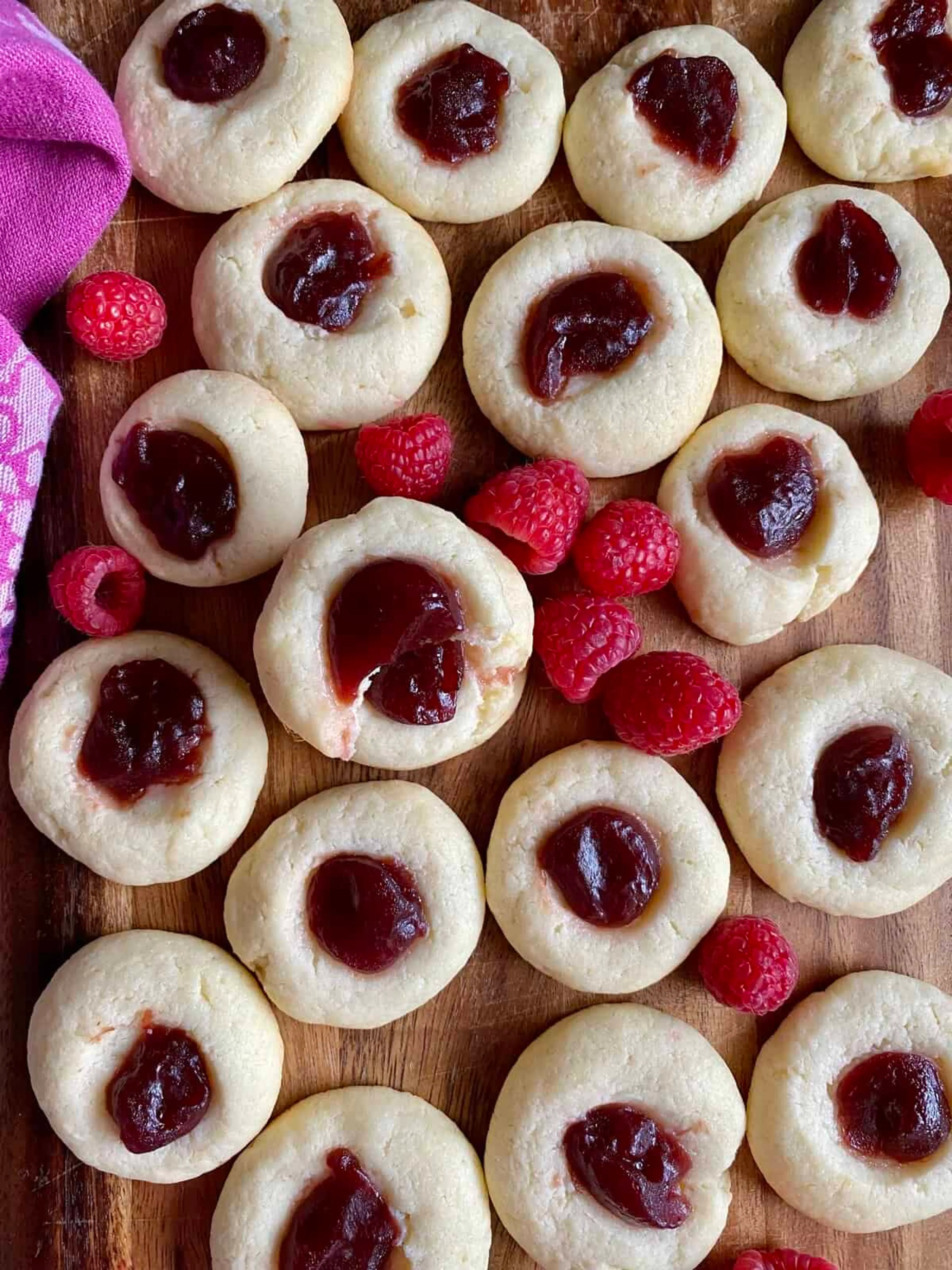 5 Ingredient Raspberry Cheesecake Cookies