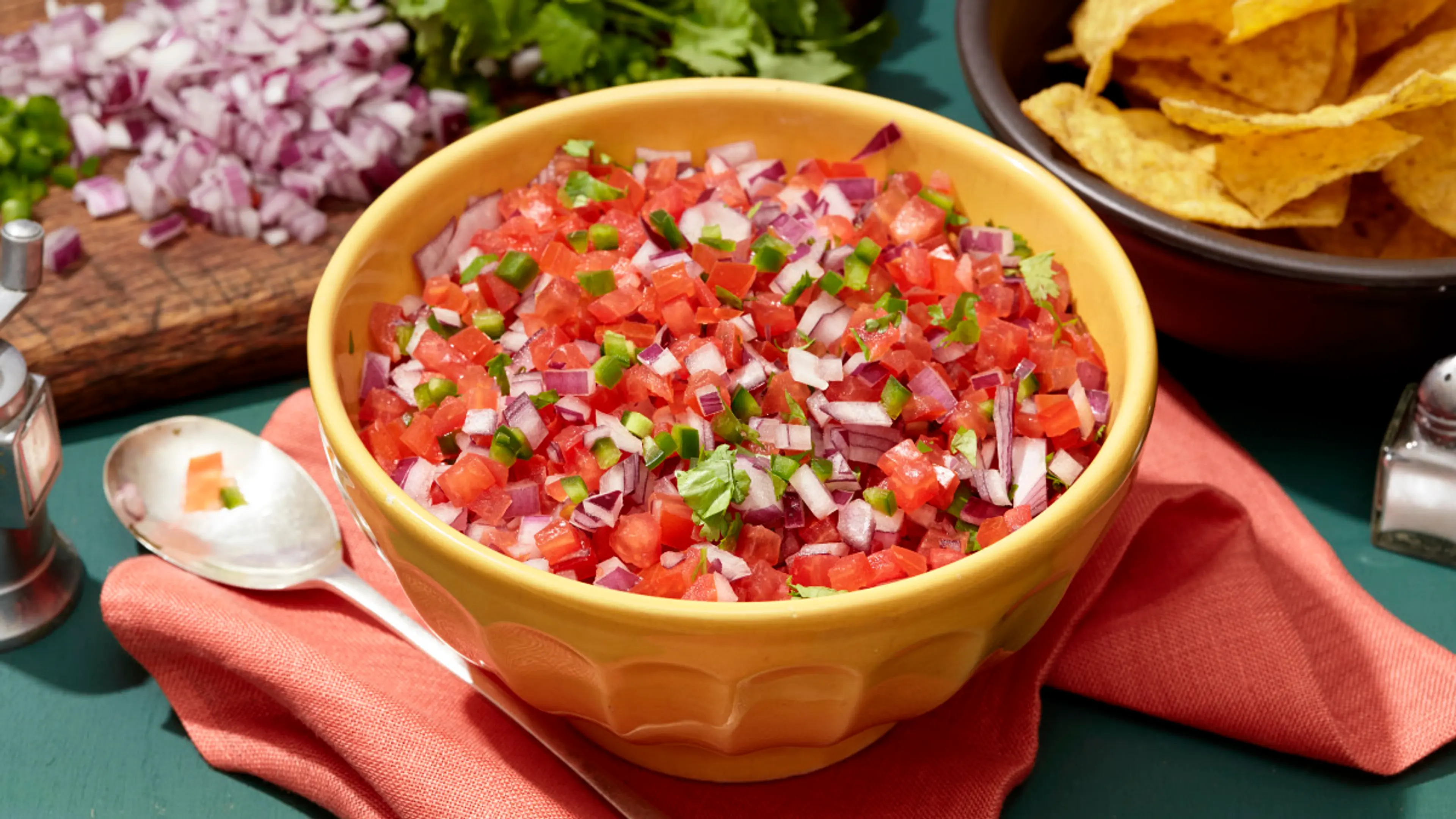 Copycat Chipotle Fresh Tomato Salsa