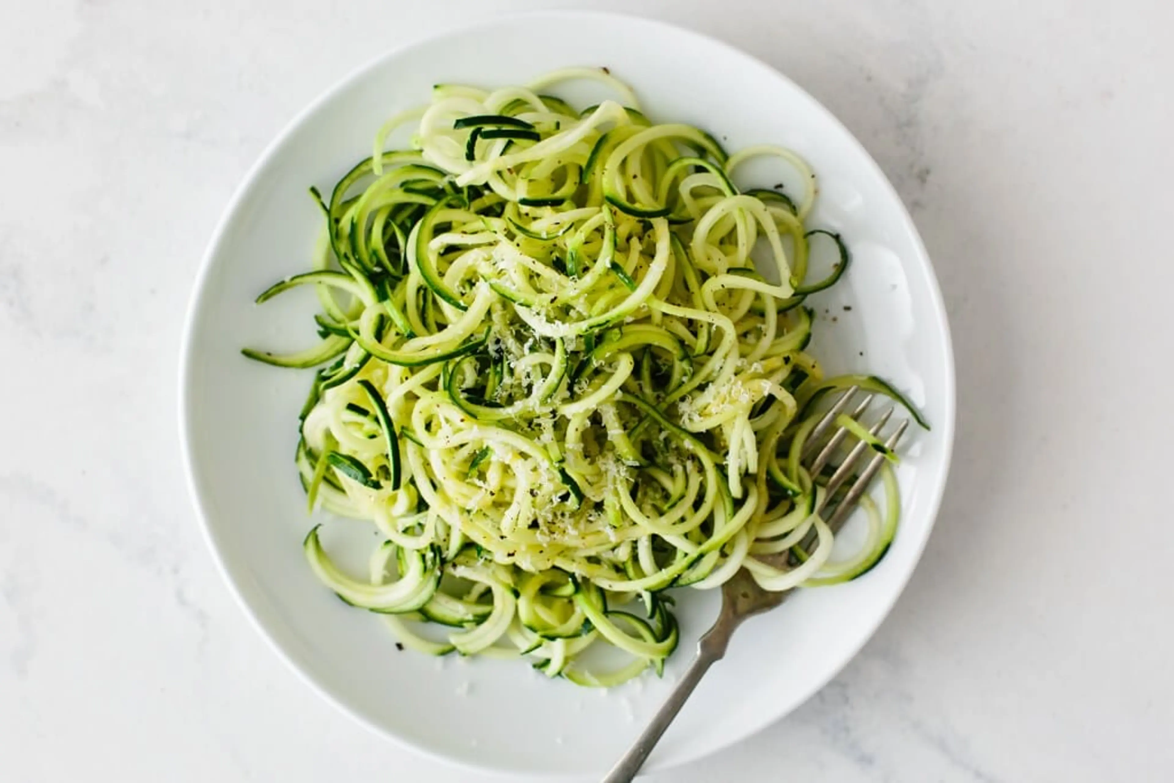 Easy Garlic Parmesan Zucchini Noodles (Zoodles)