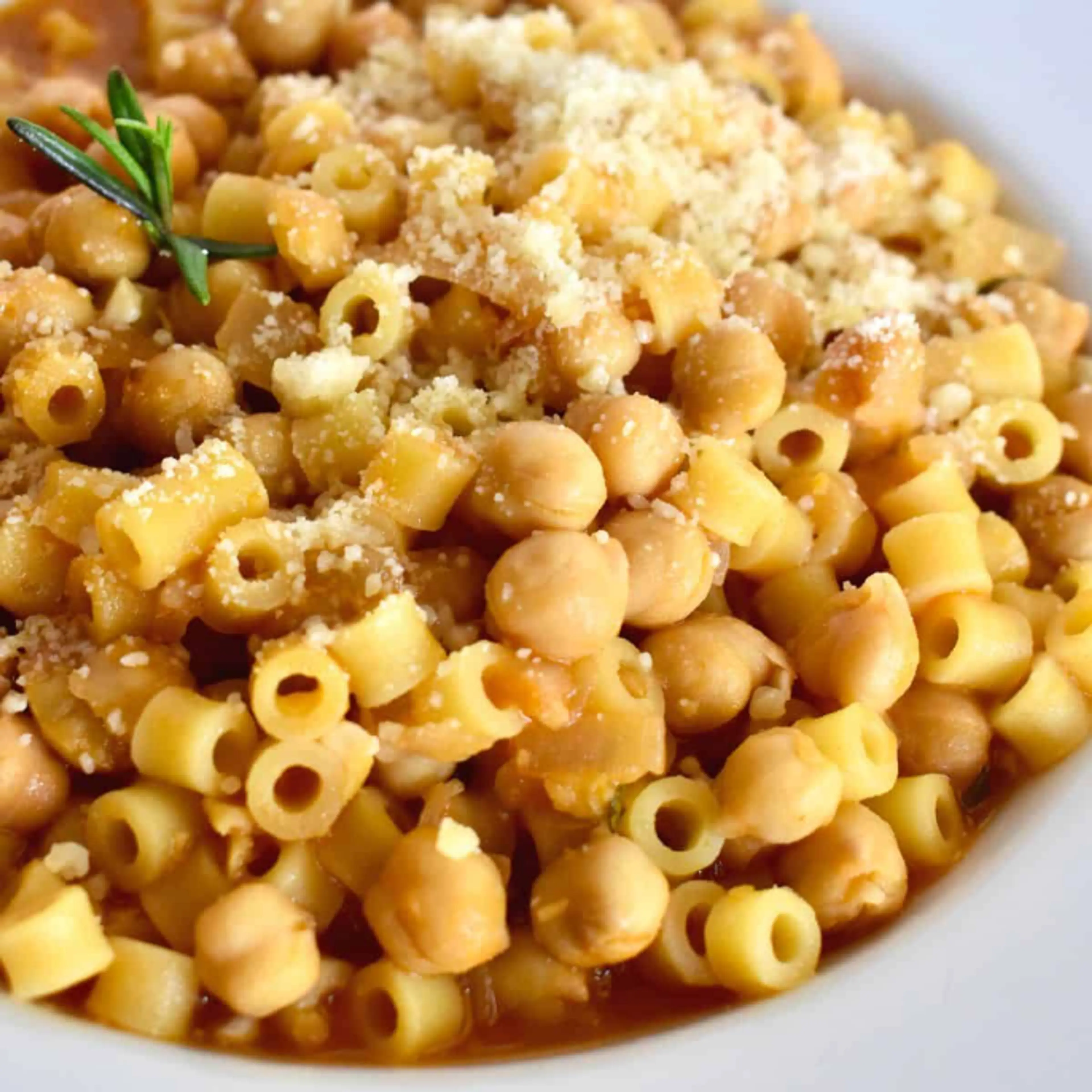 Pasta e Ceci (Pasta with Chickpeas)