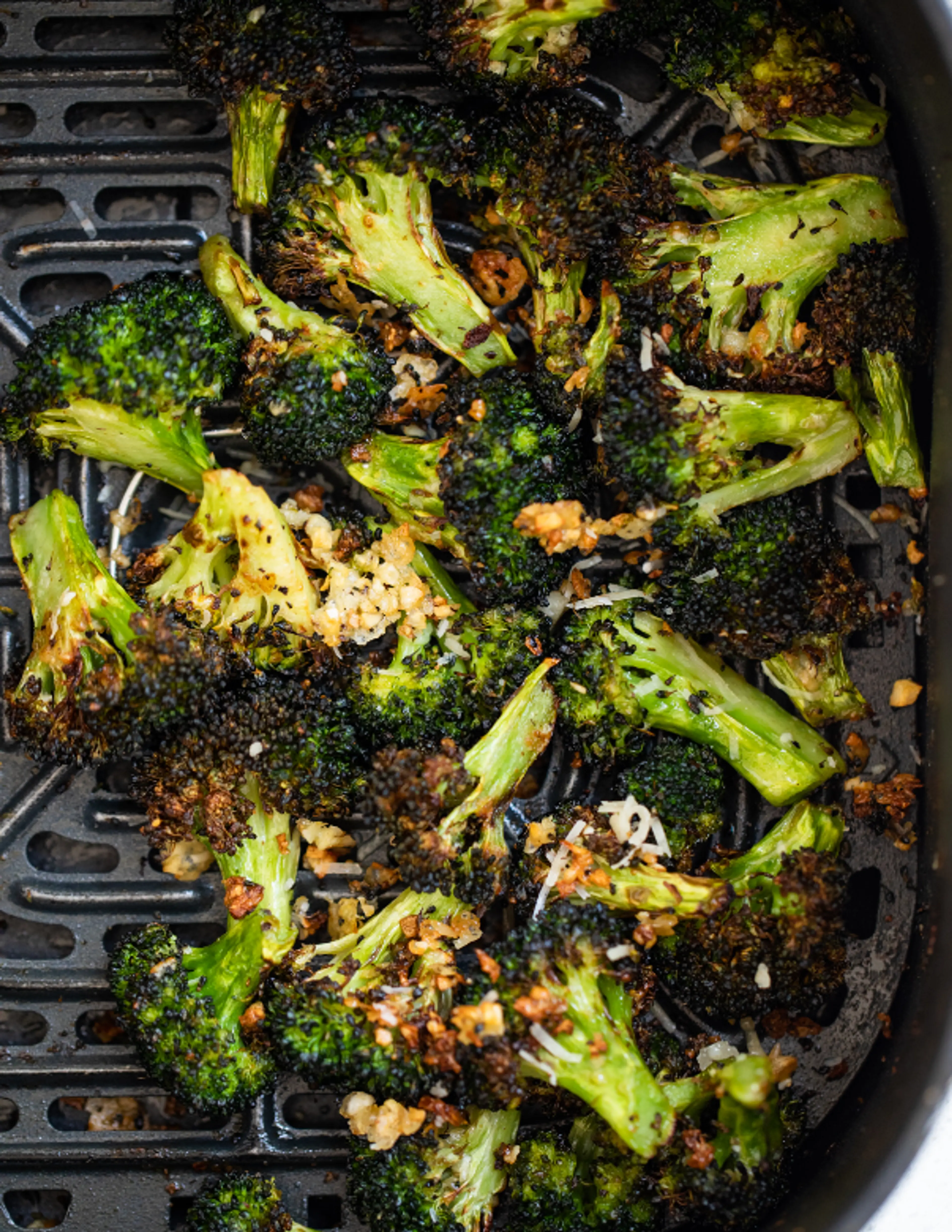 10 Minute Crispy Air Fryer Broccoli