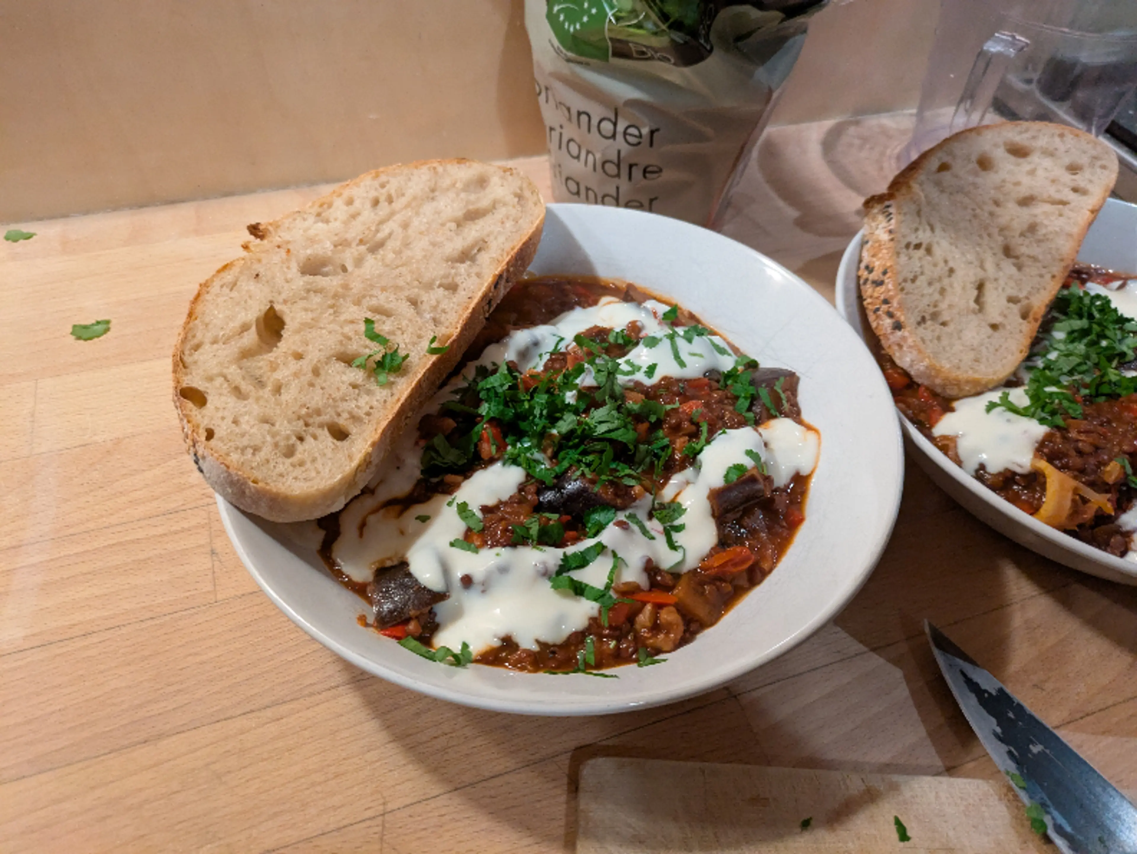 kruidige Marokaanse tajine met aubergine, walnoot en linzen