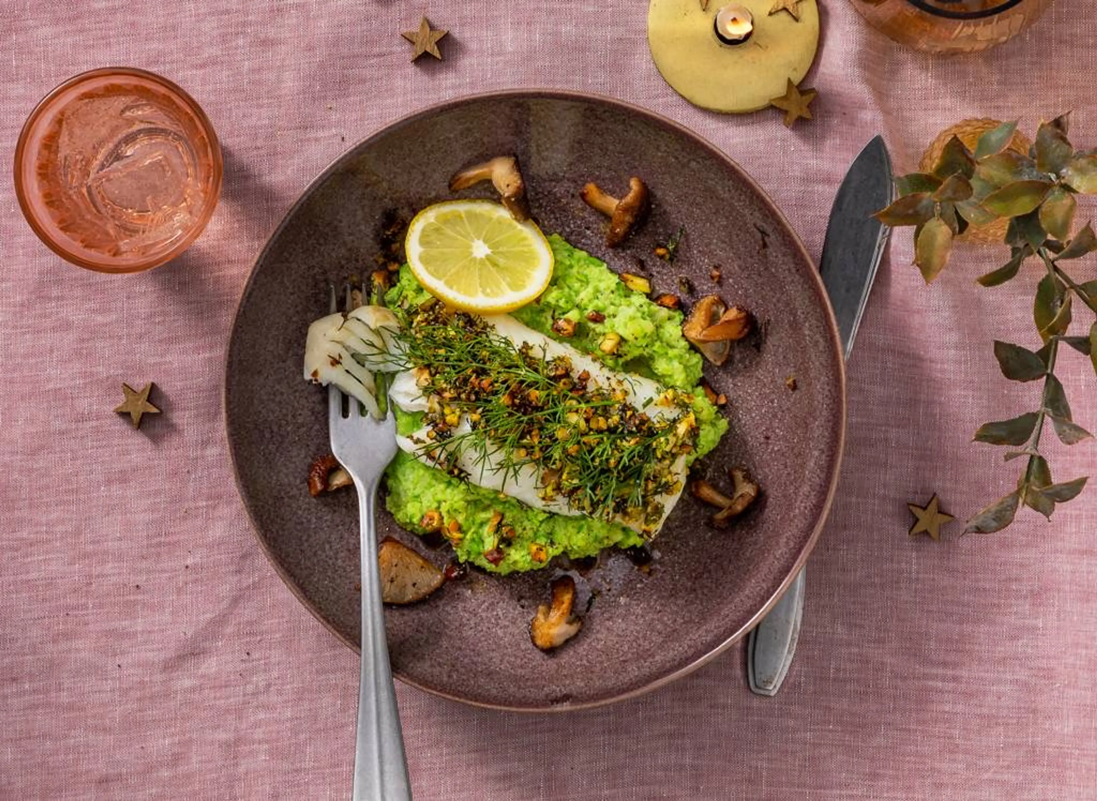 Kabeljauw met pistachekorst en paddenstoelen
