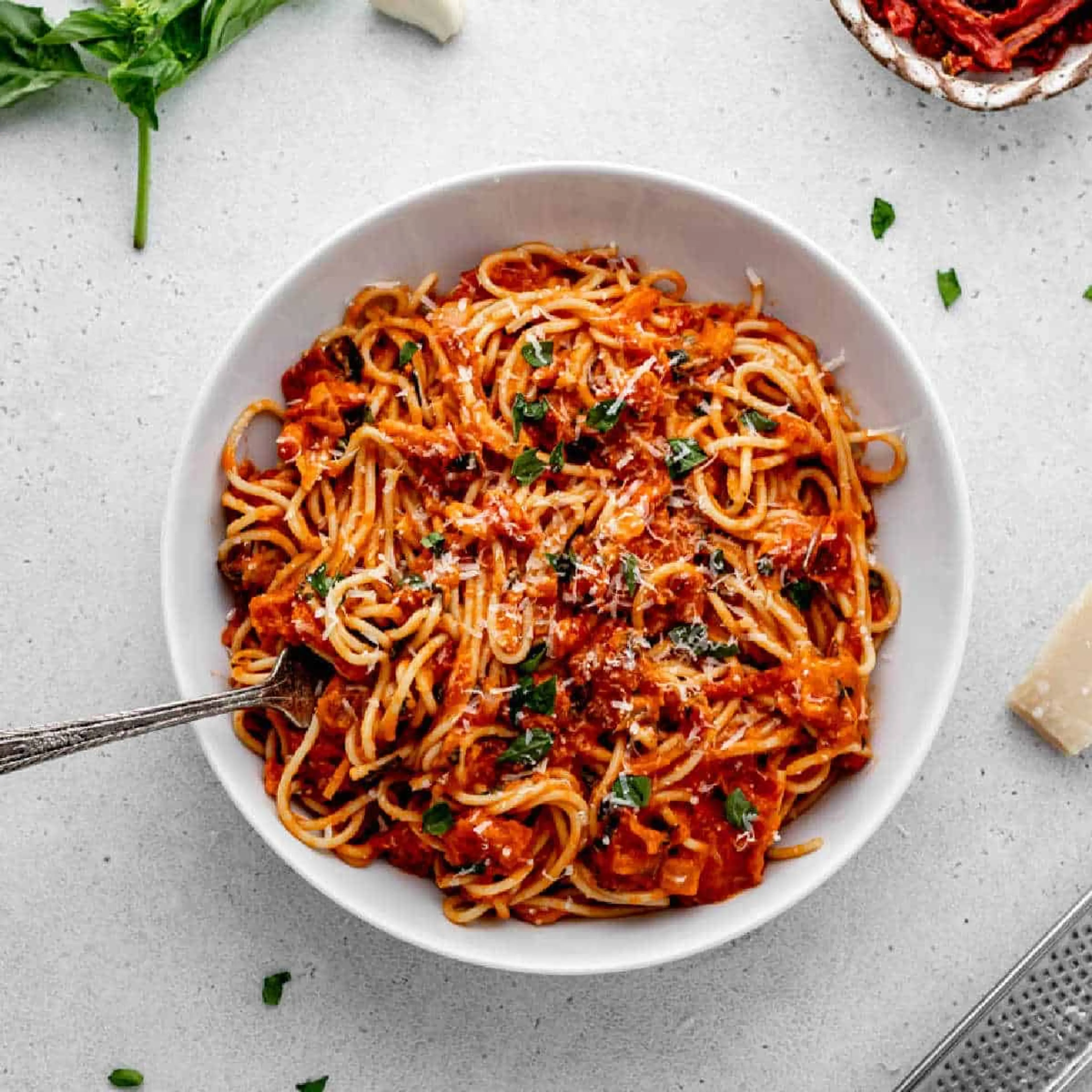 Low Sodium Spaghetti Sauce with Fresh Tomatoes {Vegan}