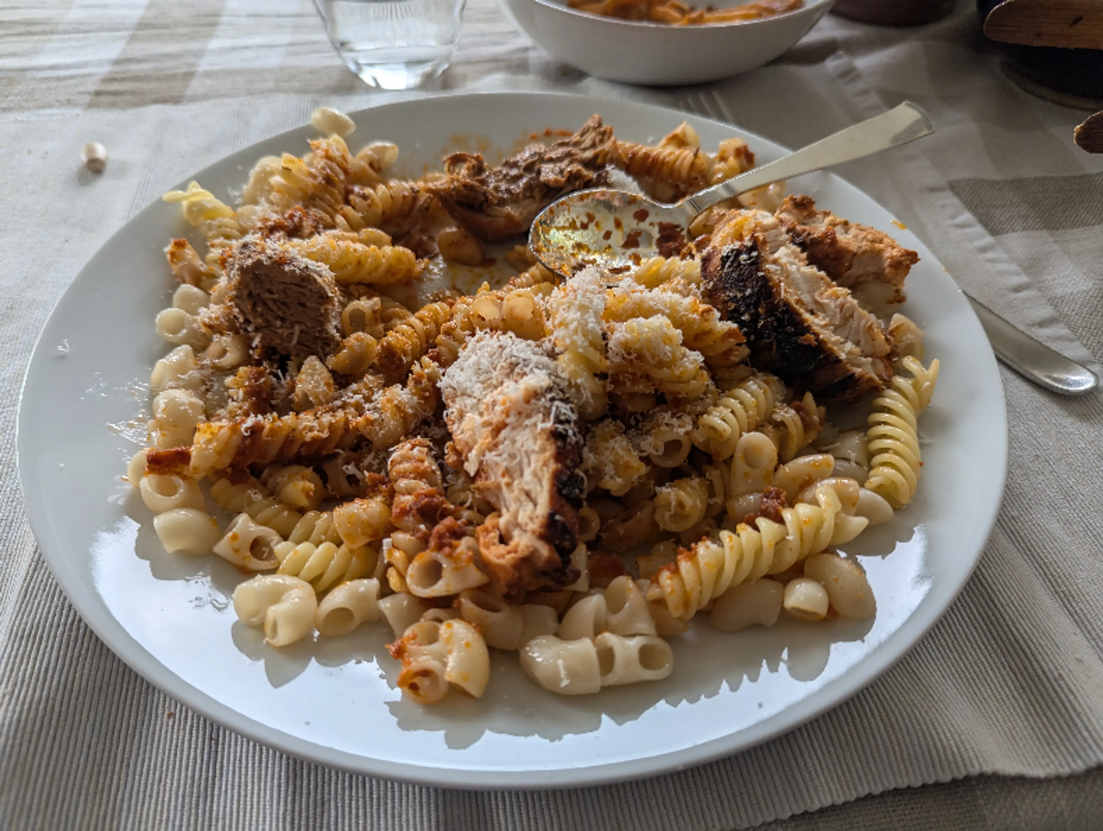 Ångstekt Kycklingbröst Med Röd Pesto