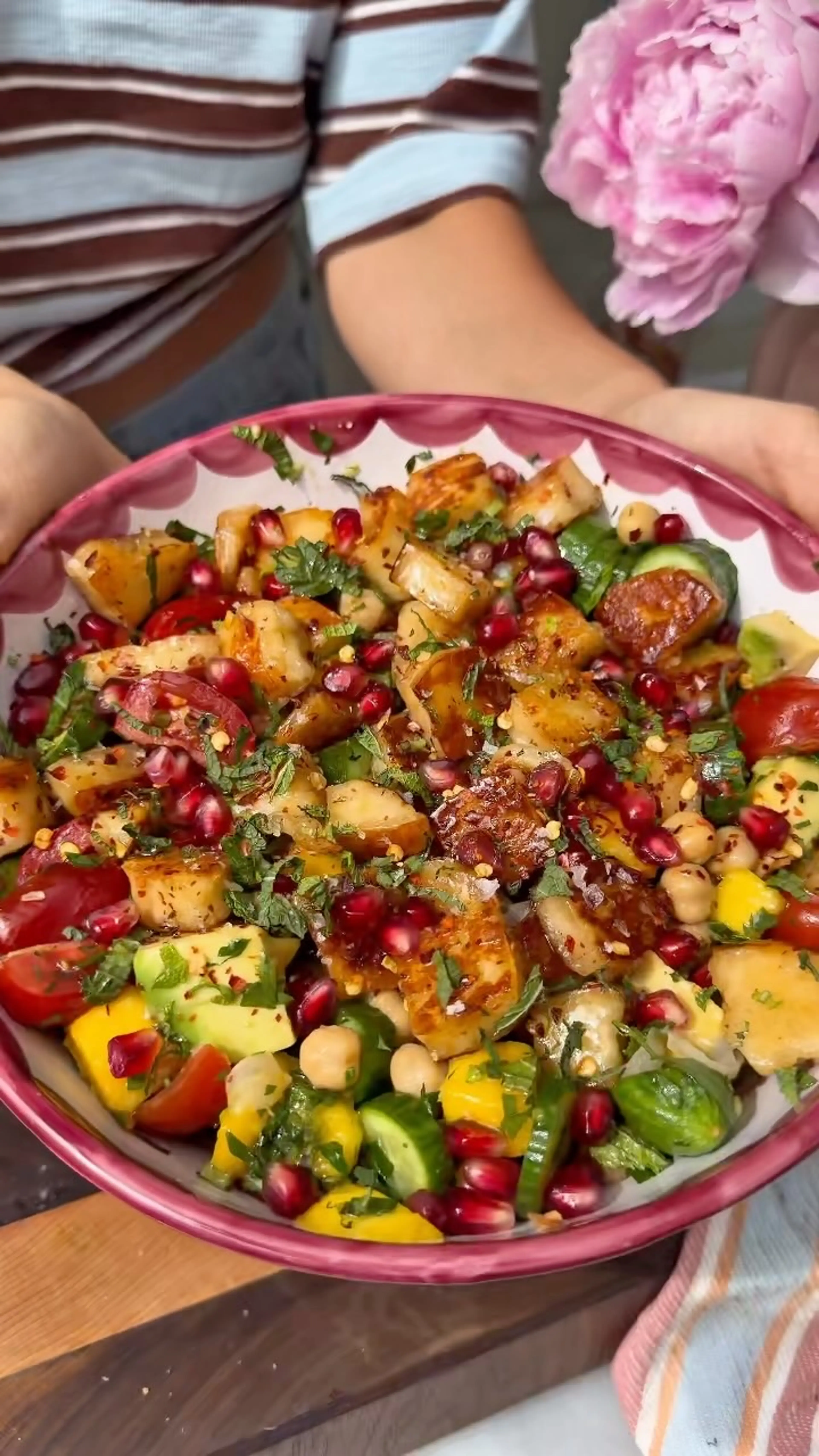 Honing-halloumi Salade Met Mango, Avocado En Kikkererwten