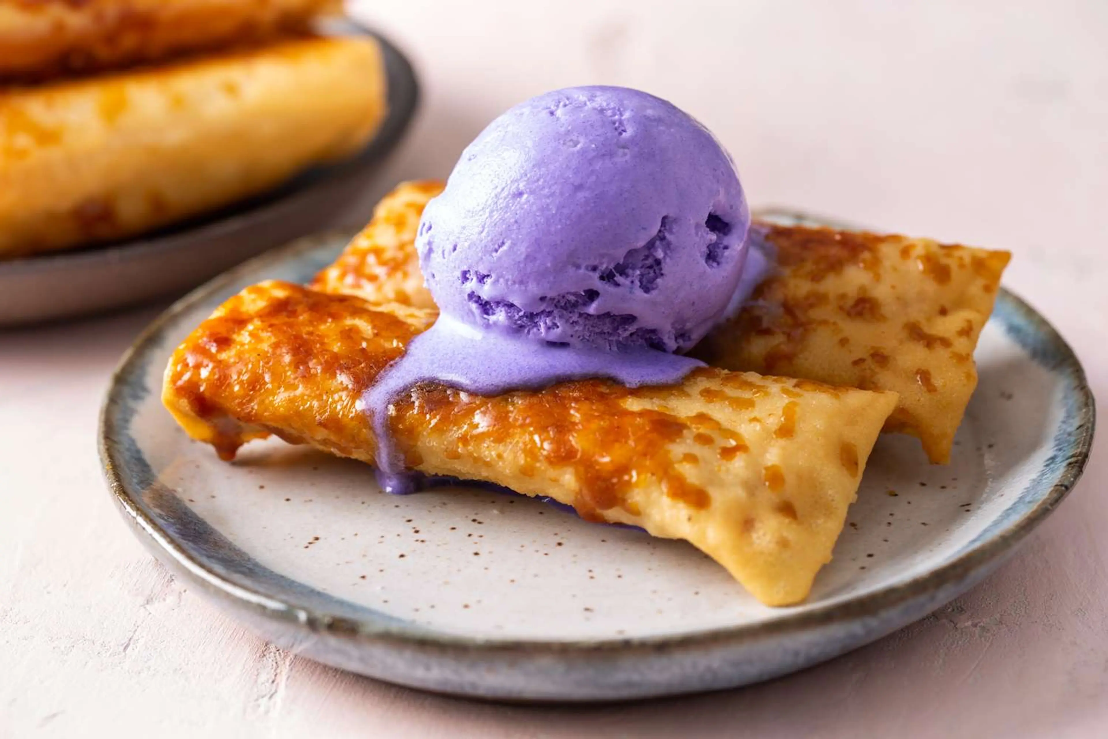 Turon (Filipino Fried Banana Rolls)