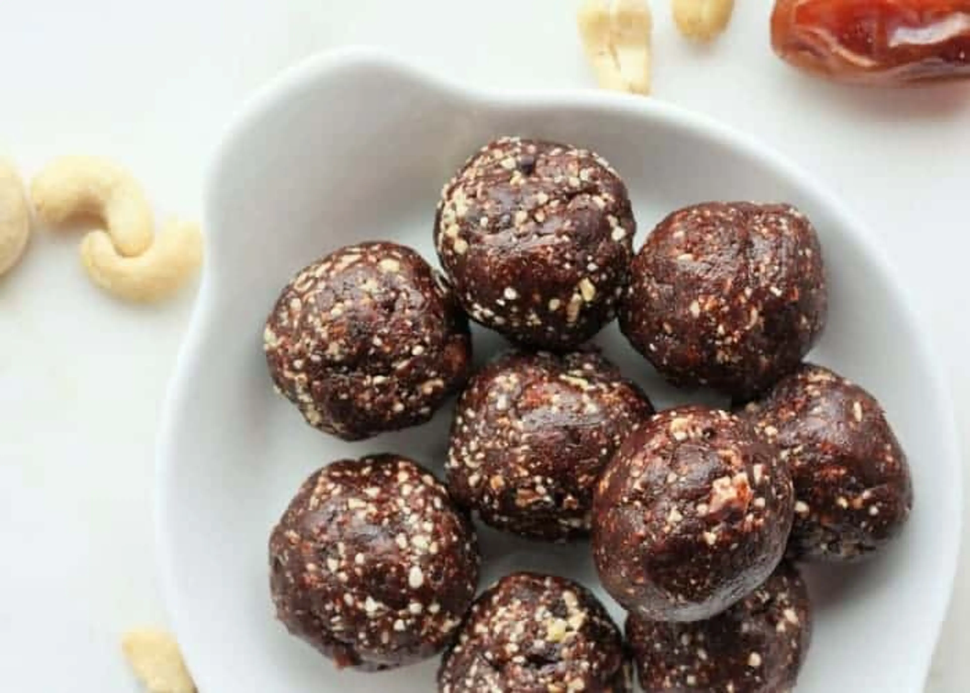 Mexican Hot Chocolate Date Balls {Vegan, Paleo}