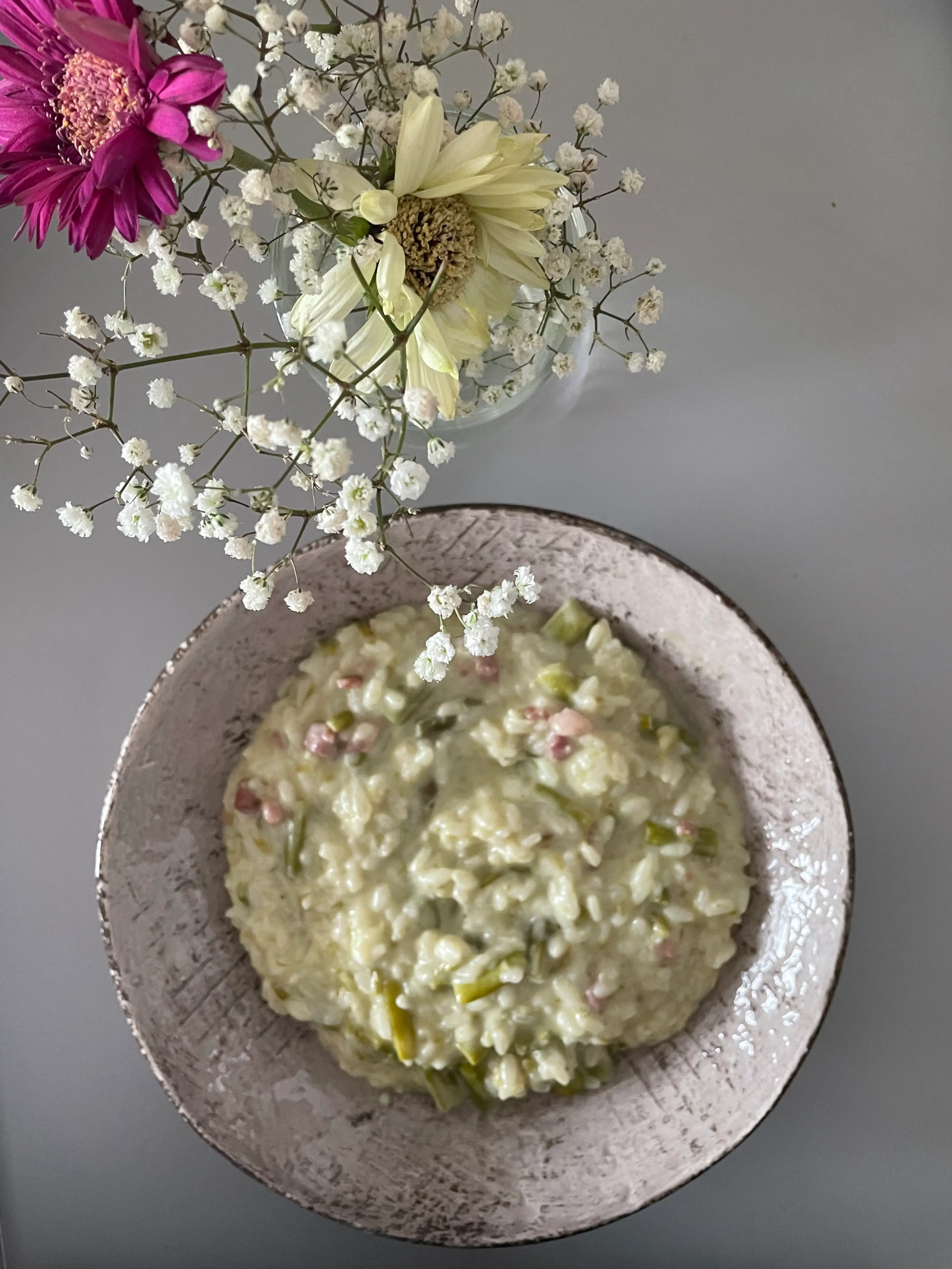 Risotto cremoso agli asparagi e pancetta