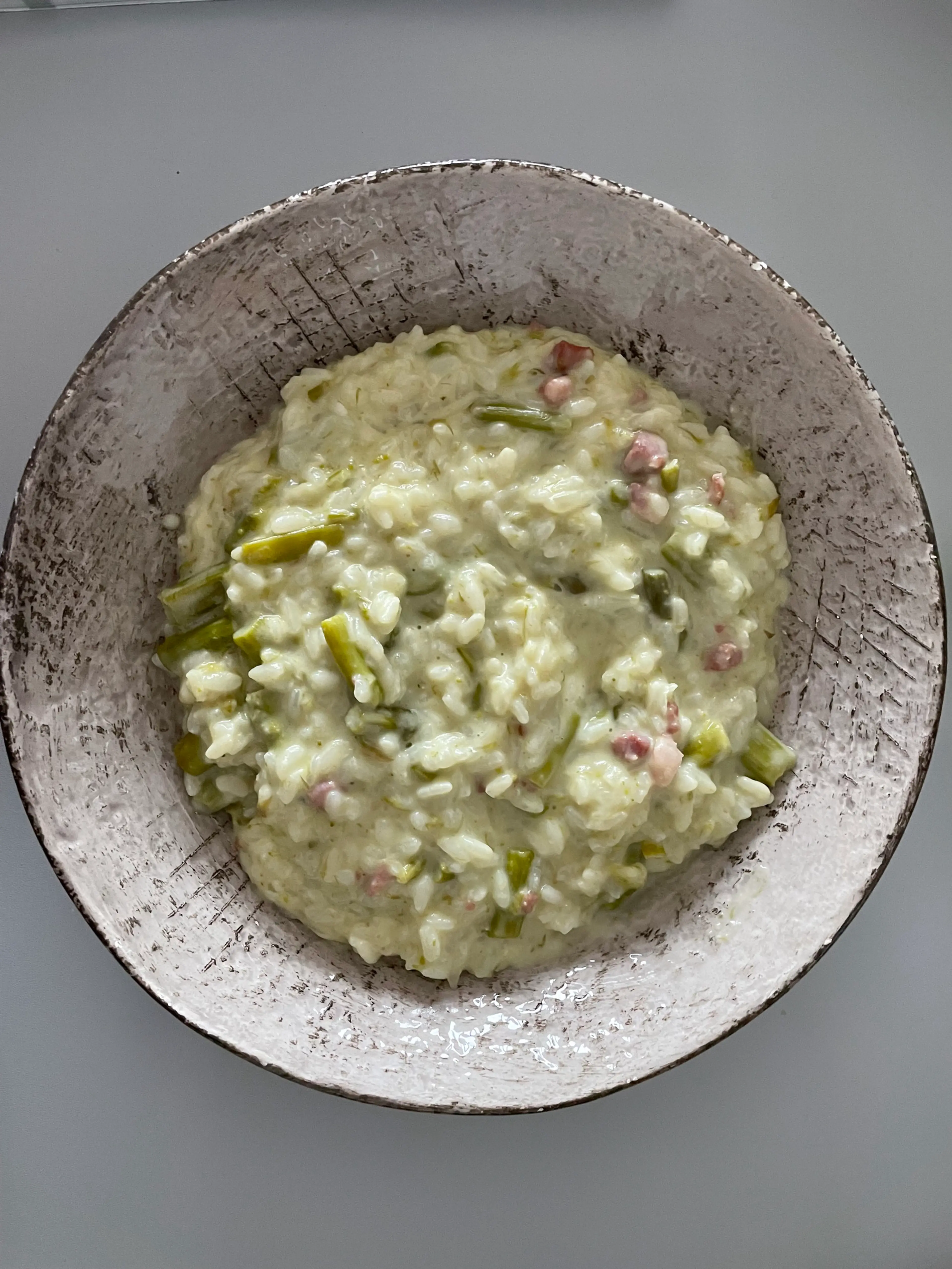 Risotto cremoso agli asparagi e pancetta