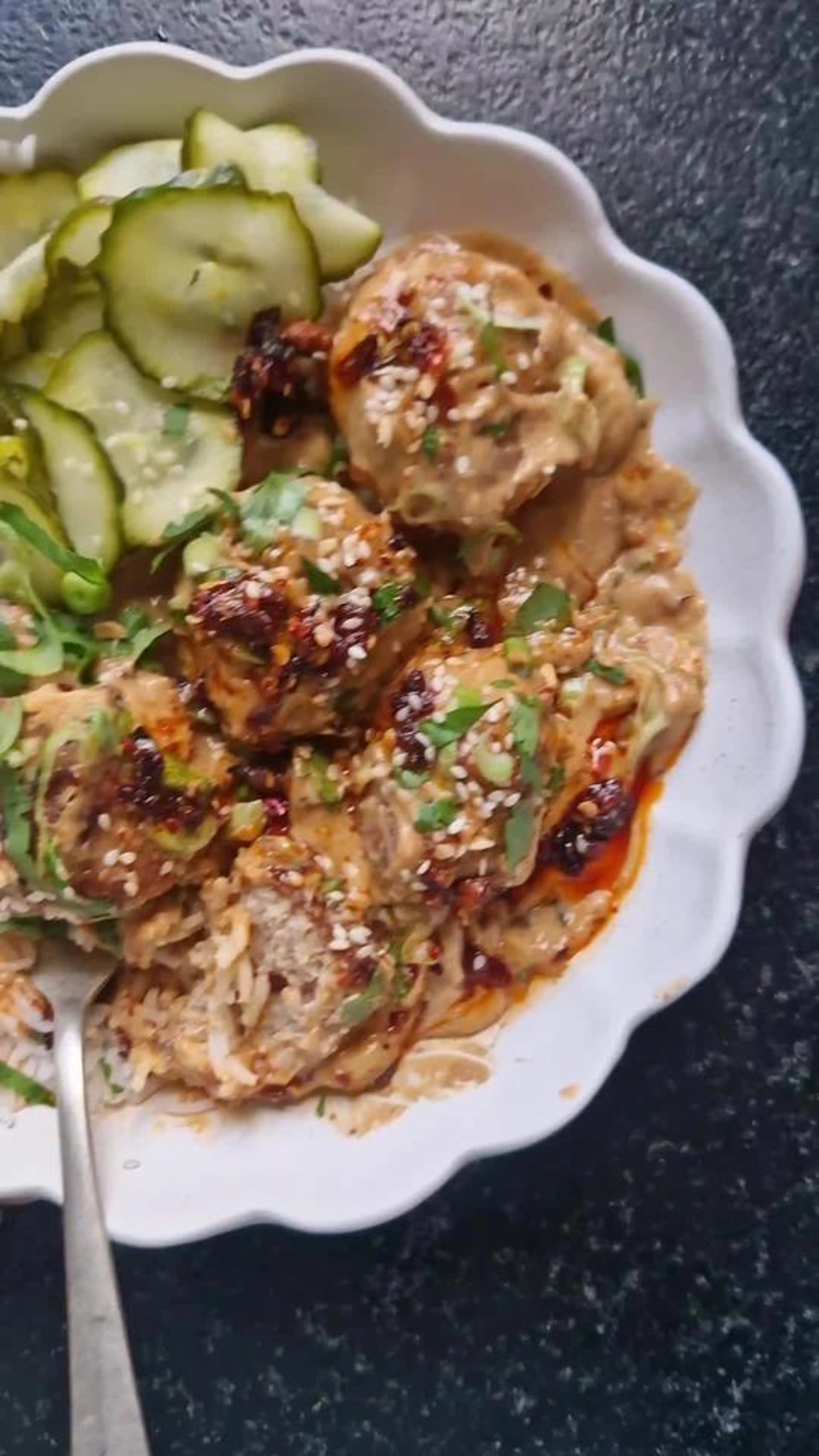 Vandaag Hebben We Kipgehaktballen in Een Pindasaus-saus Op D
