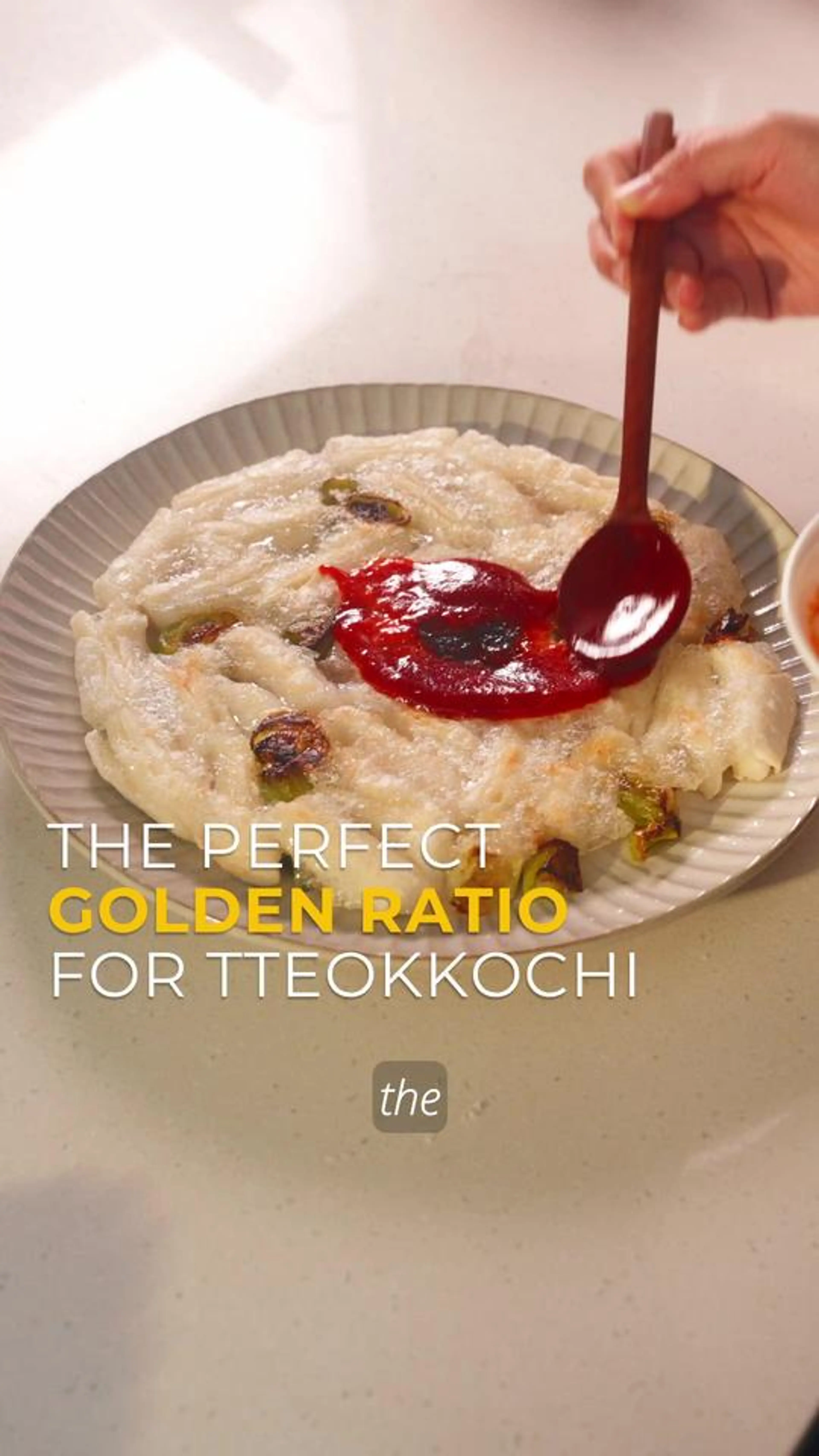 Crispy Tteokkochi Pizza with the 4-3-3-2 Gochujang Sauce You