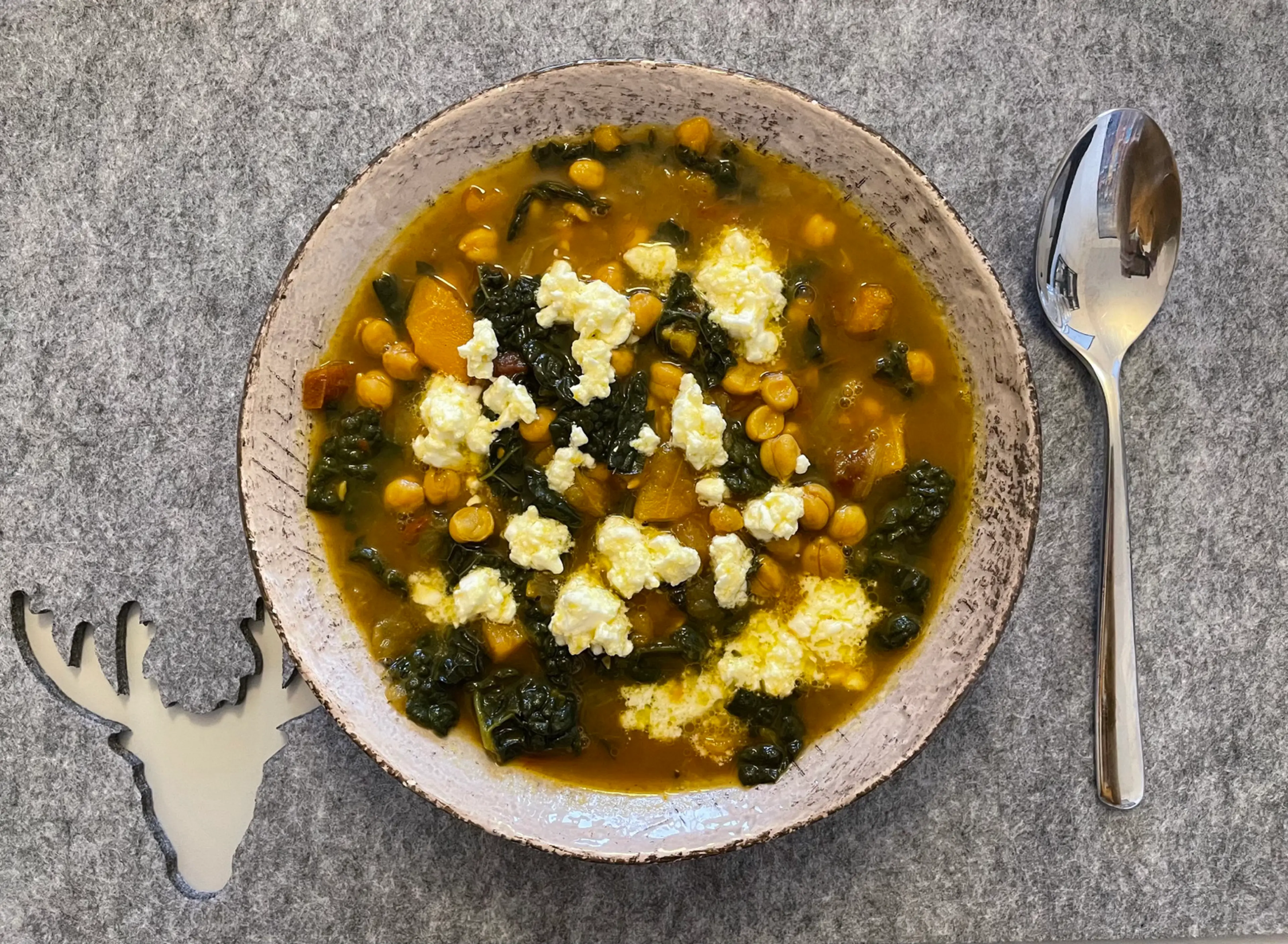 Stufato di zucca, ceci e cavolo nero