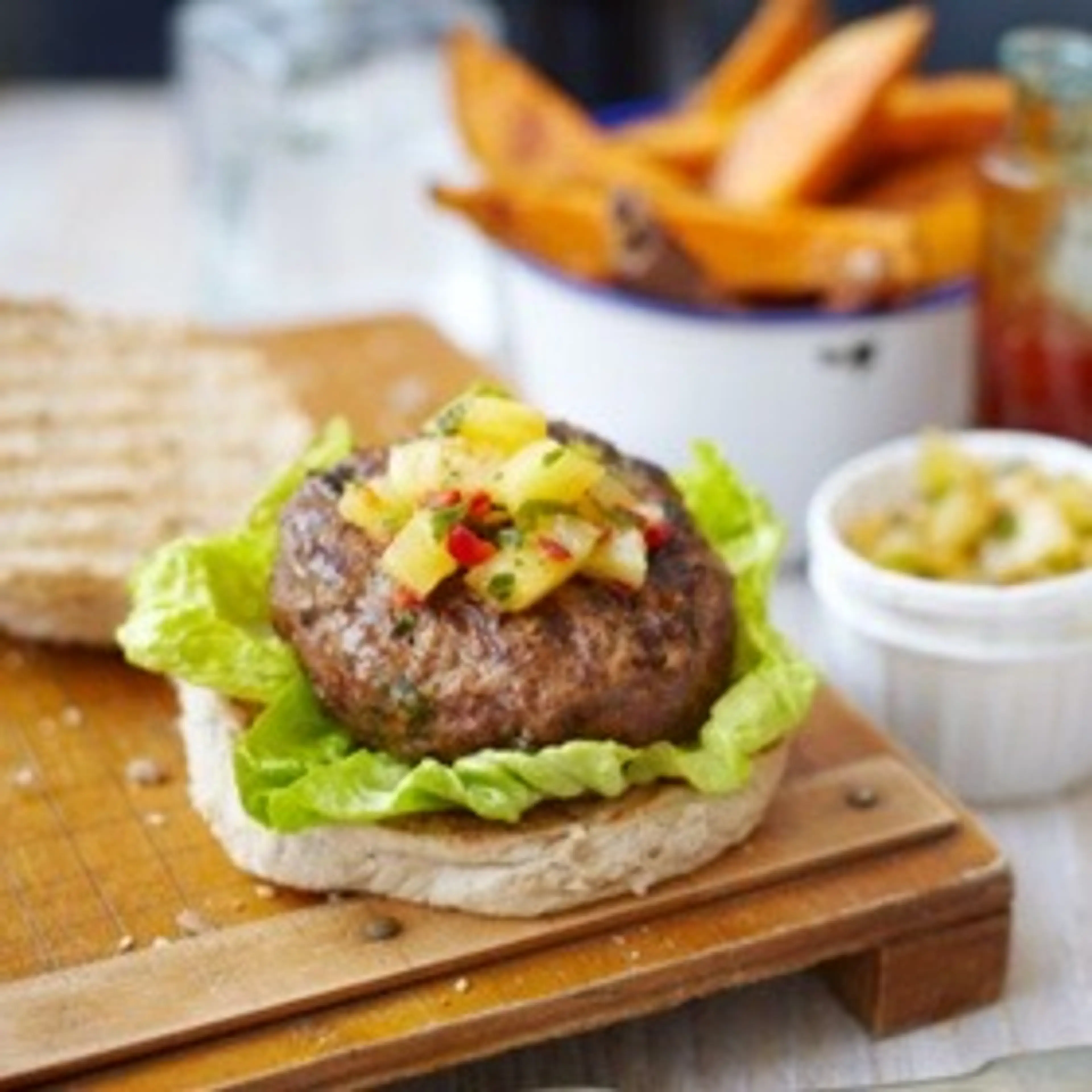 Skinny Thai burgers with sweet potato chips & pineapple sals