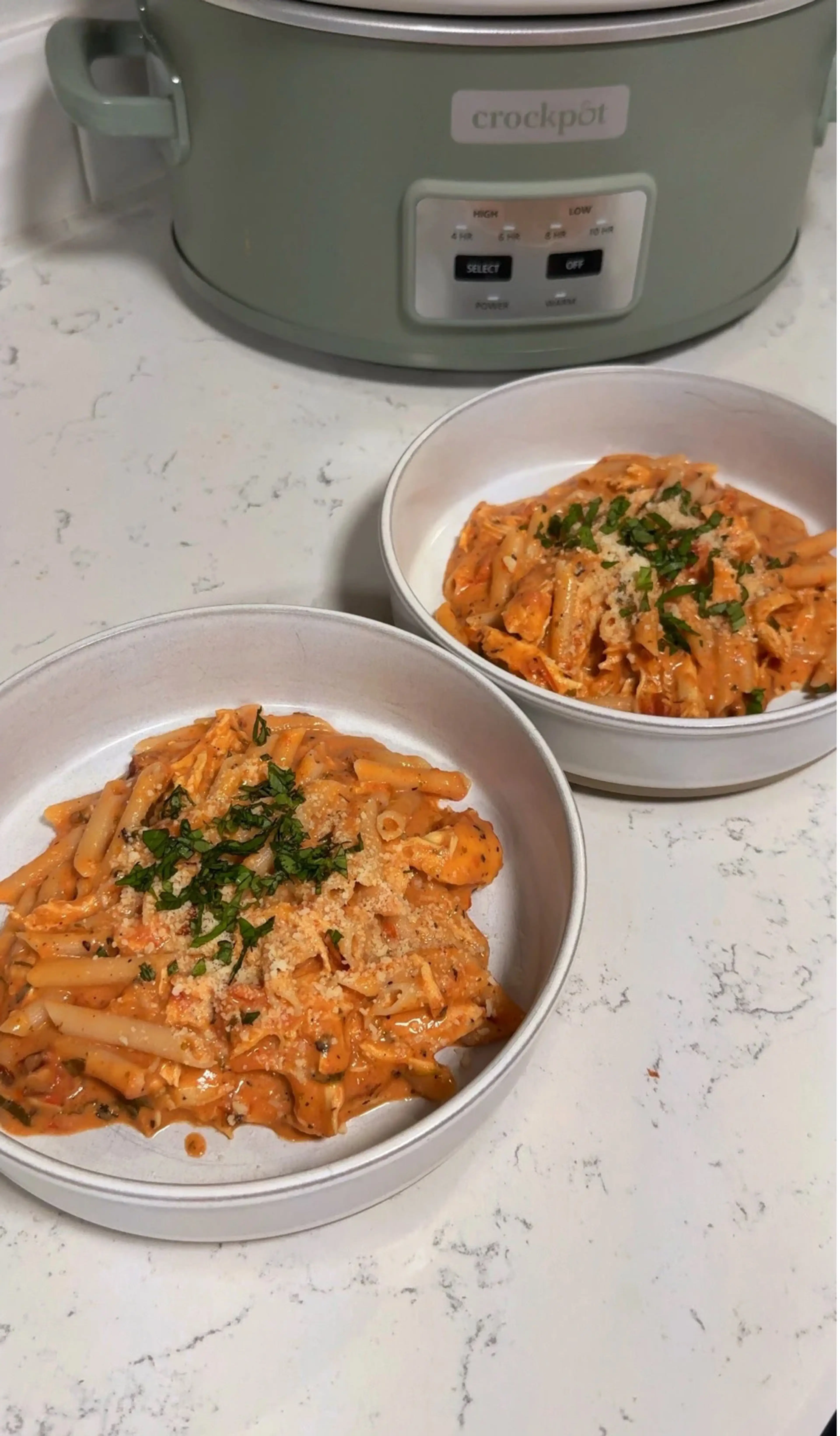 Crockpot Tomato Basil Chicken Pasta