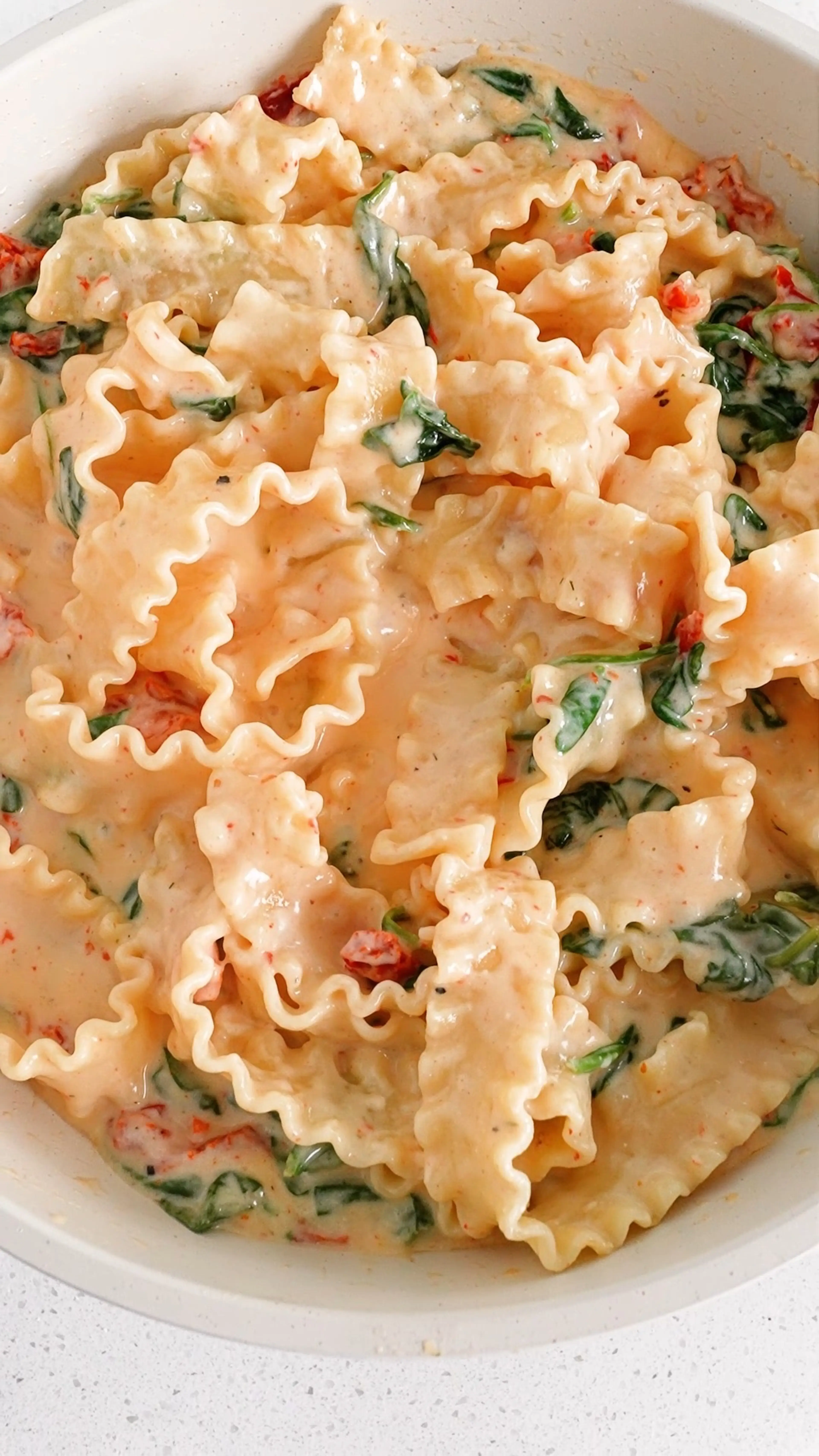 Spinach & Sun Dried Tomato Pasta - Creamy