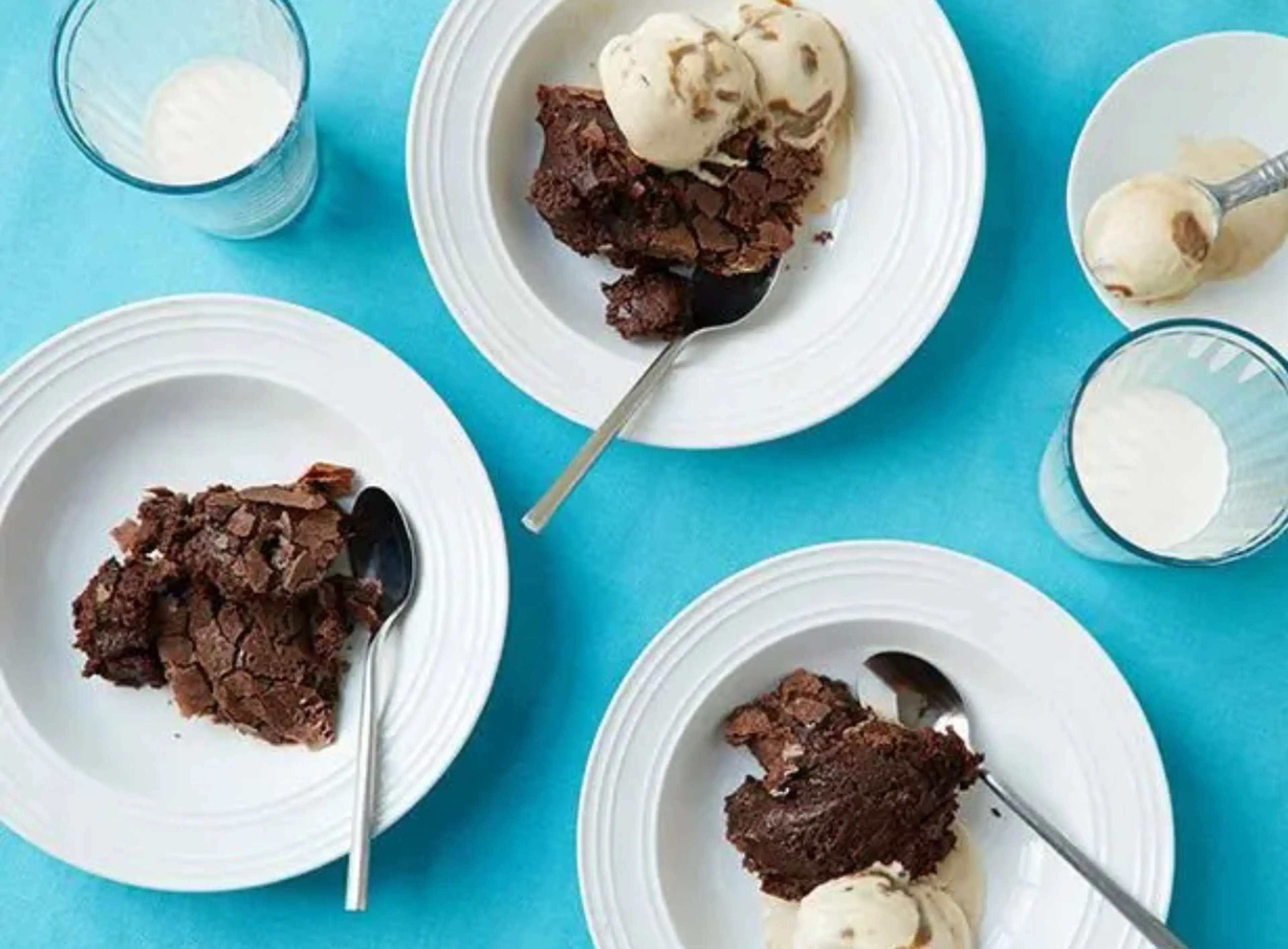 Slow Cooker Gooey Brownie Cake