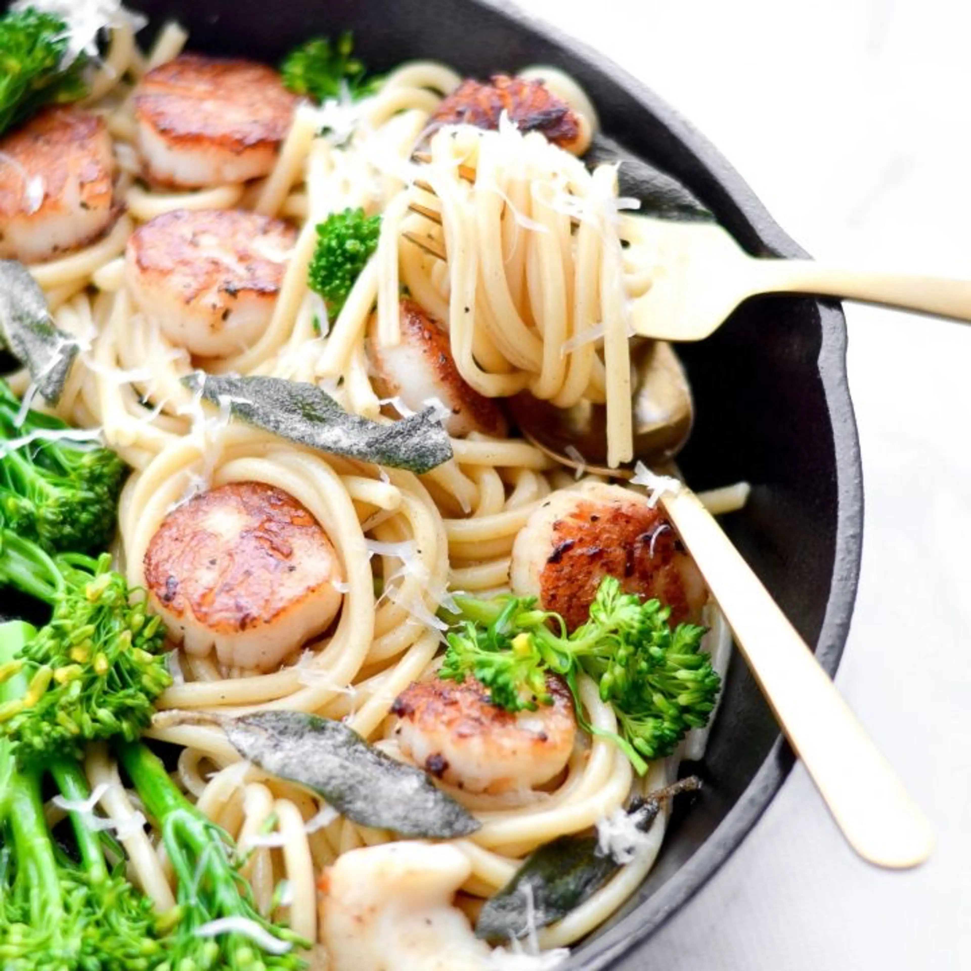Brown Butter Bucatini With Scallops & Broccolini