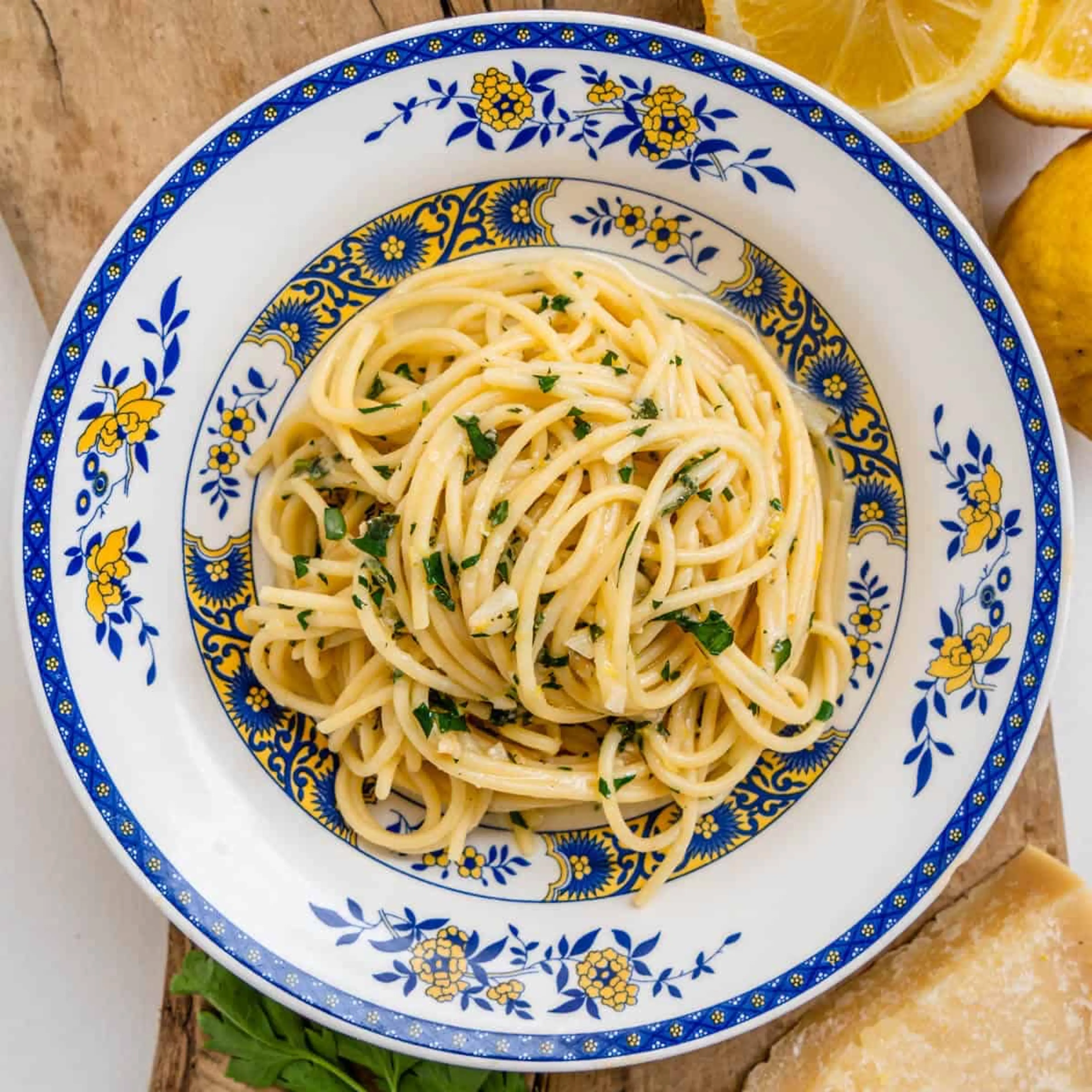 Lemon Garlic Pasta (Pasta Al Limone)