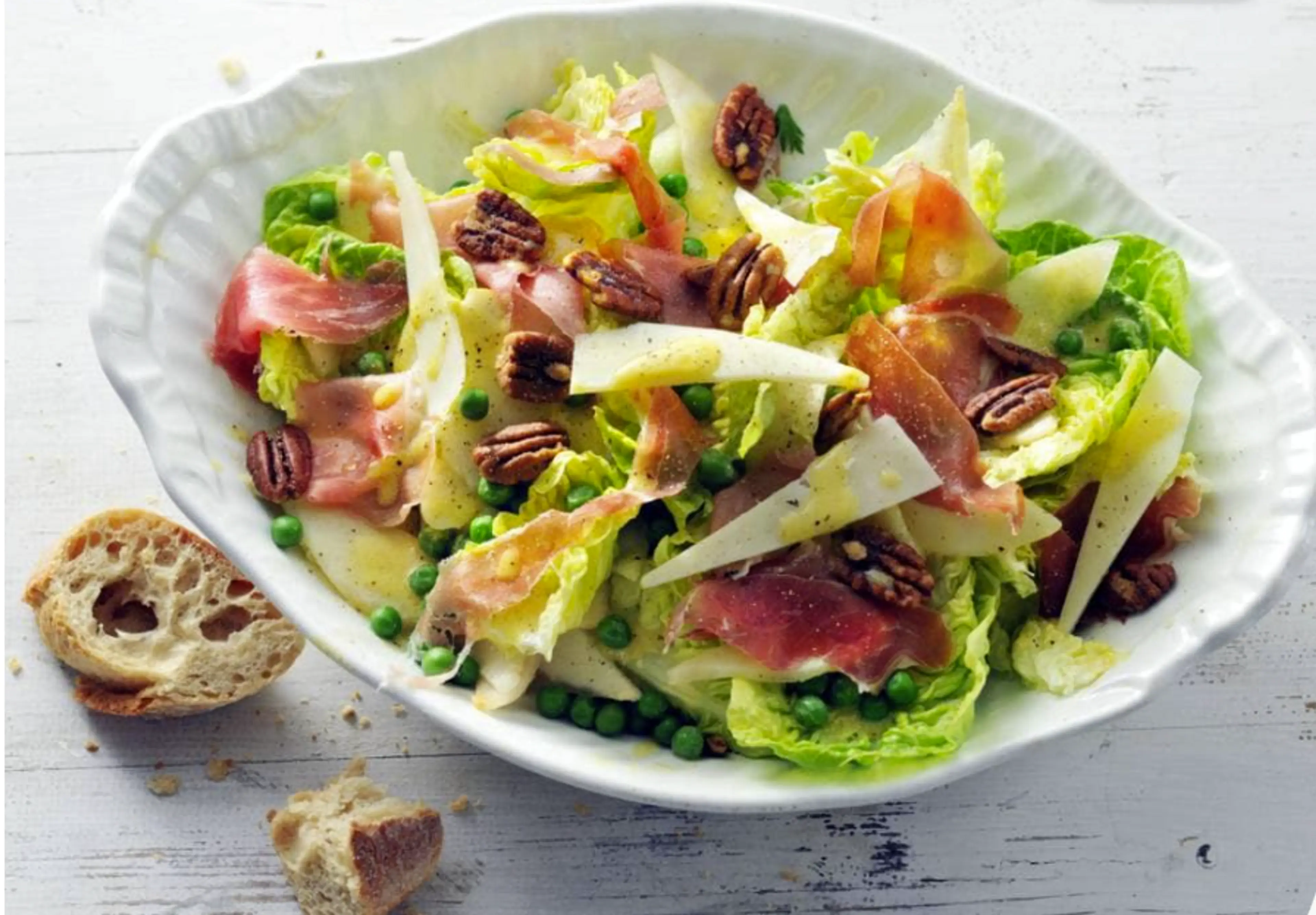 Salade met peer, serranoham en manchego
