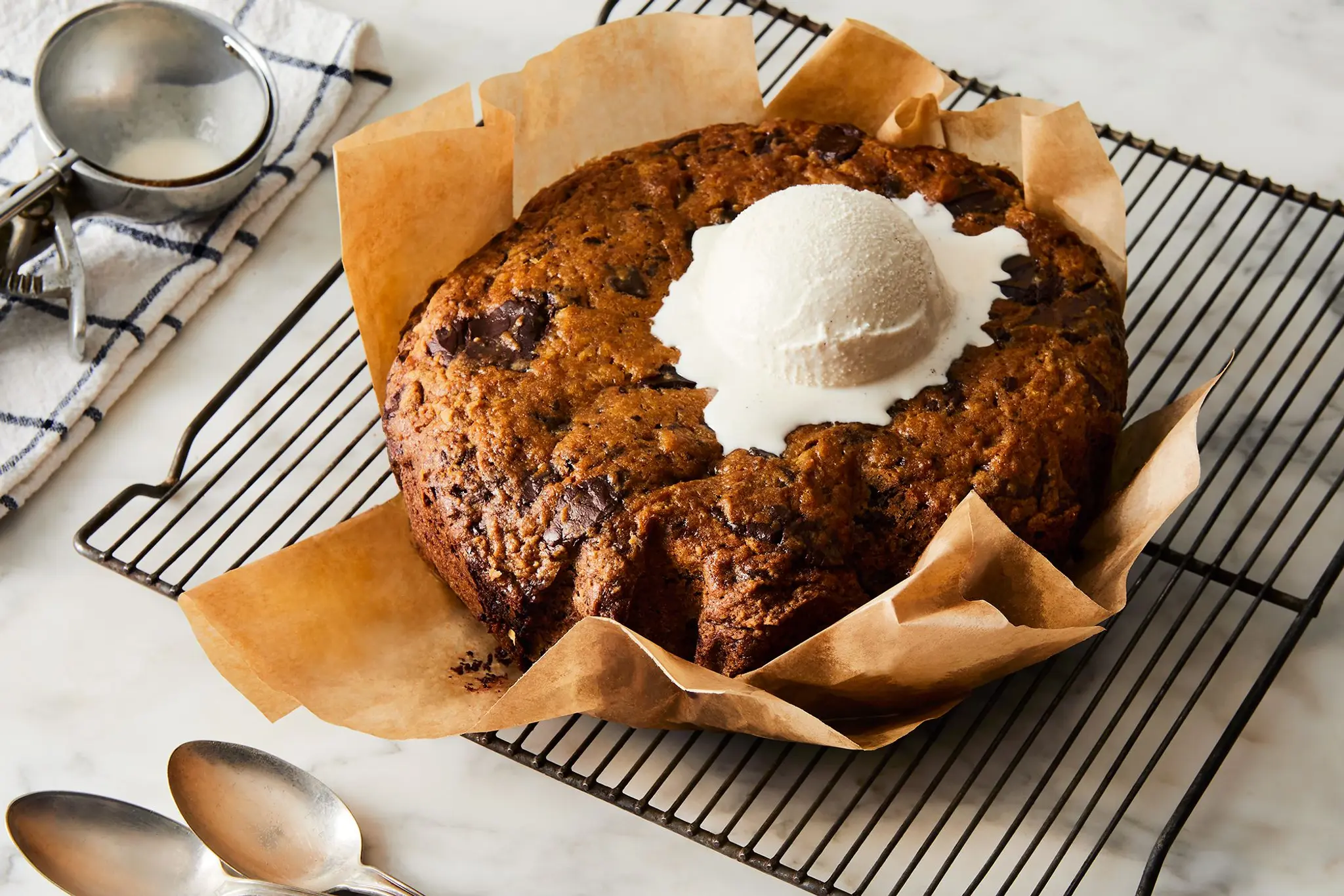 Slow-Cooker Chocolate Chip Cookie