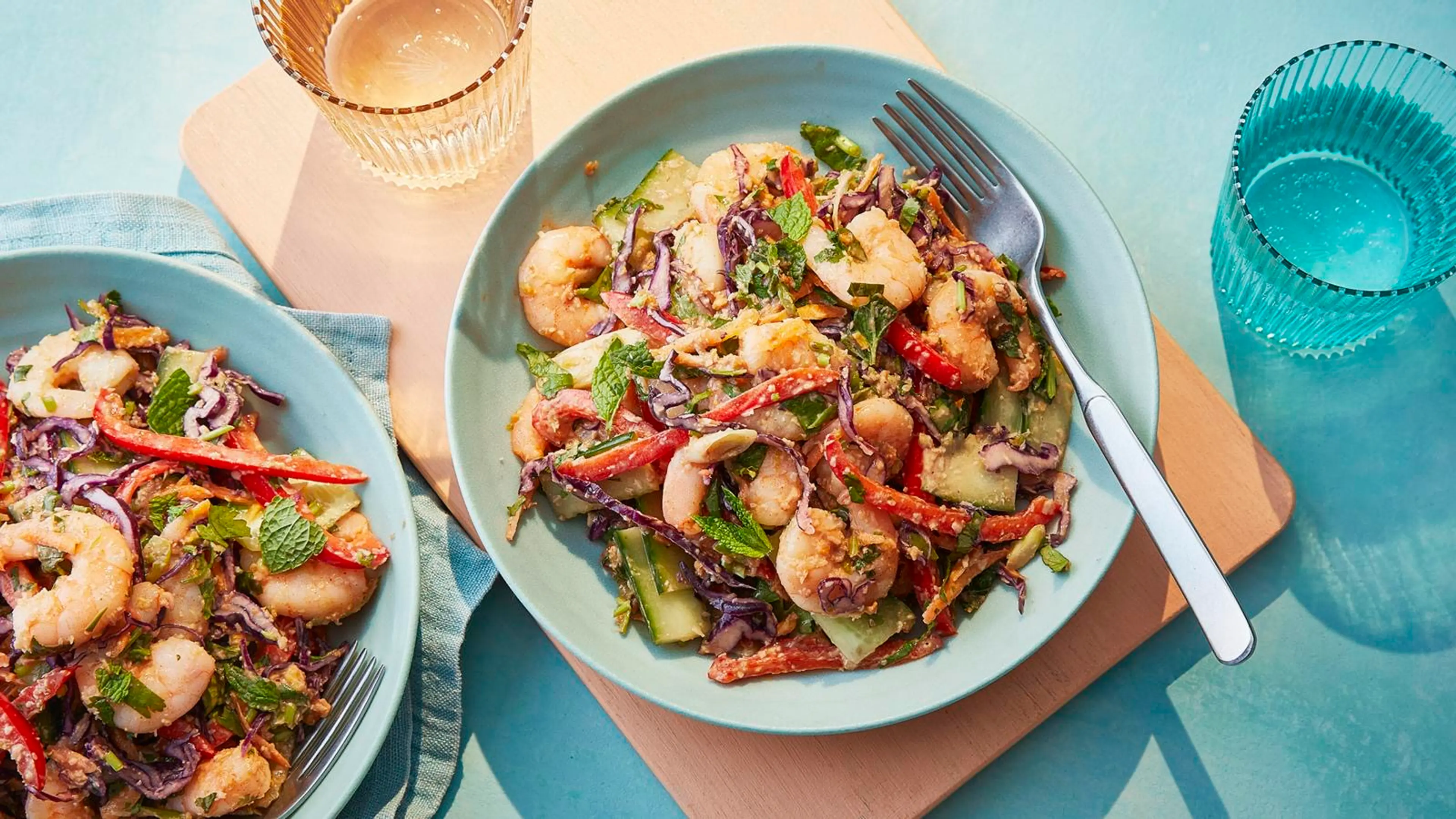 Crunchy salad with prawns and ginger