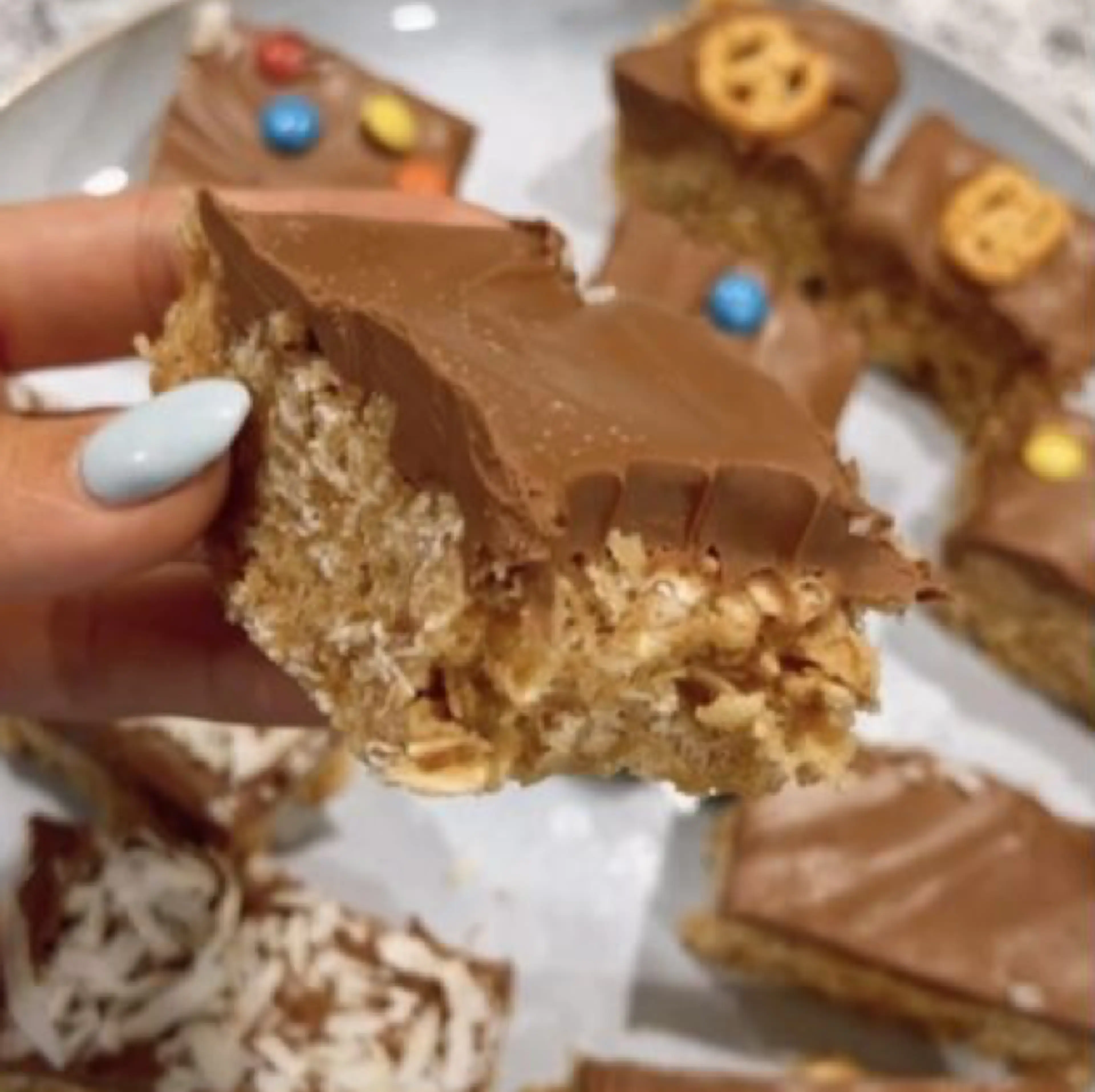 SUPER SIMPLE GRANOLA BARS