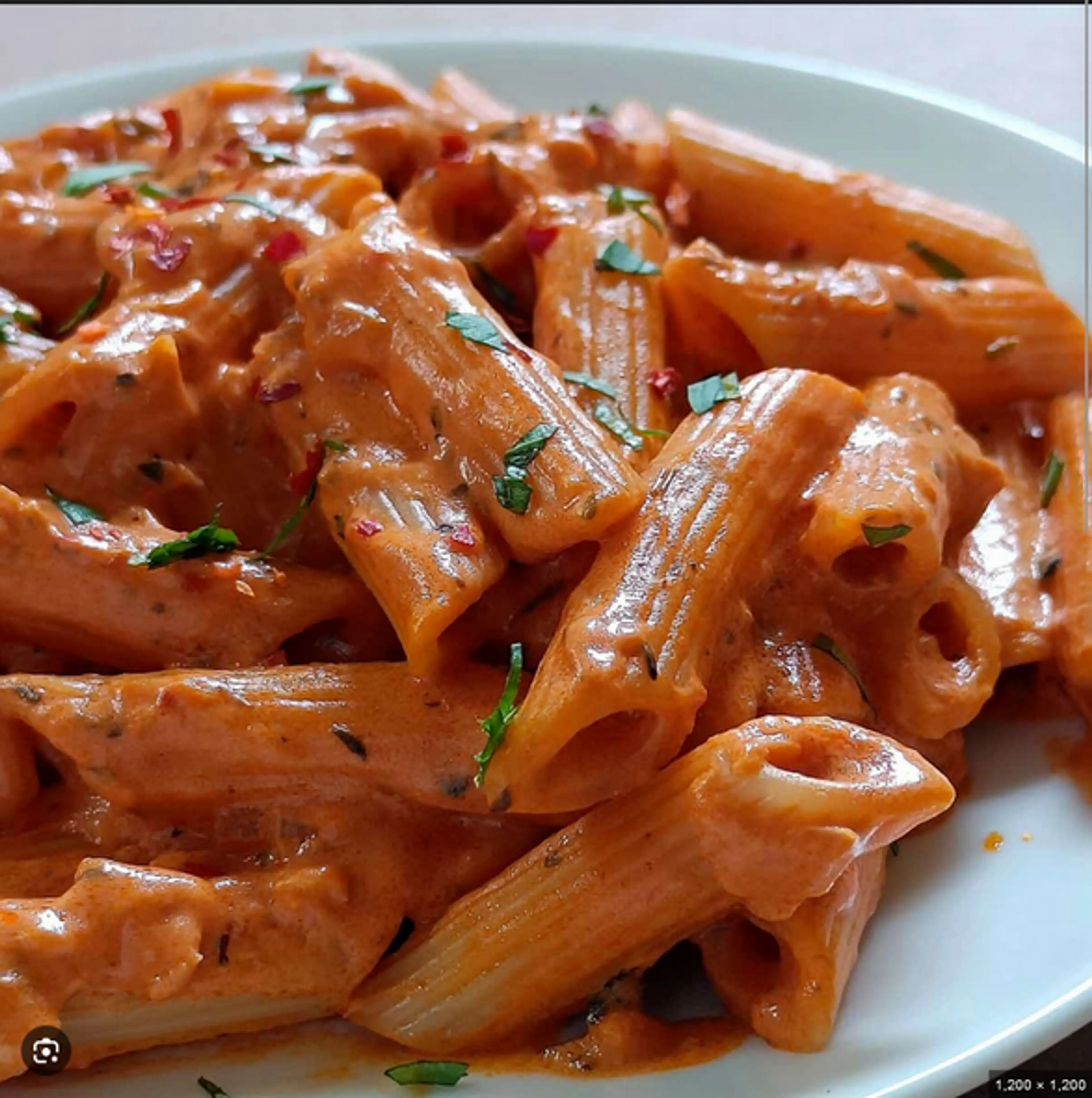 Spicy Vodka Pasta (Gigi Hadid)