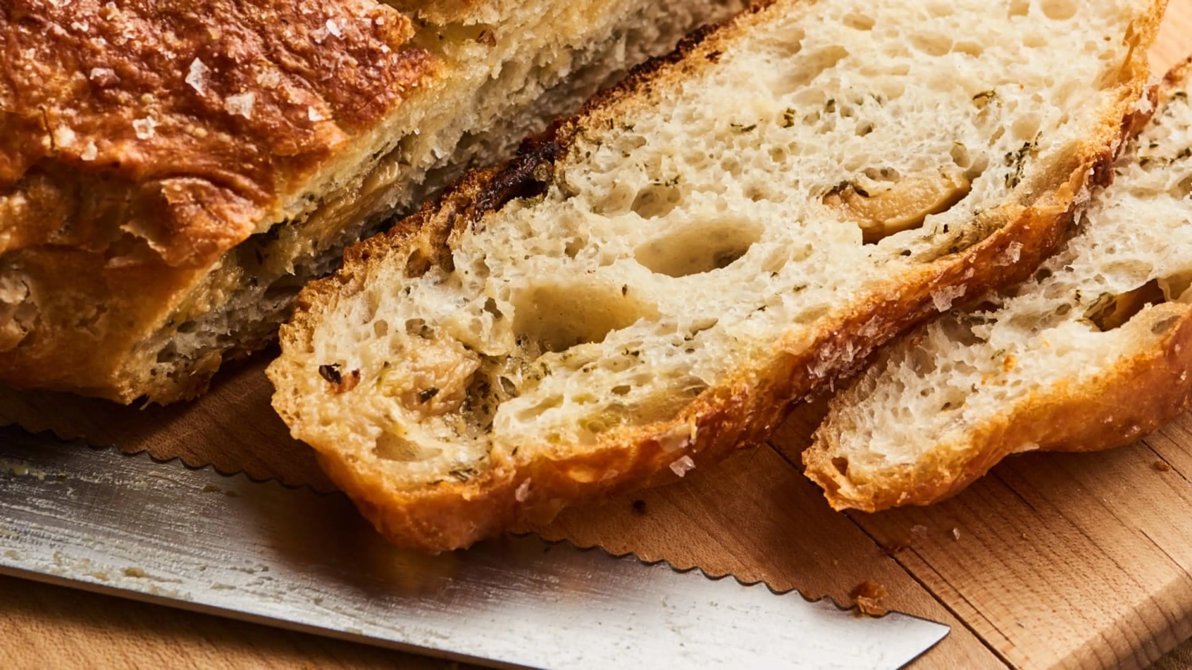Roasted Garlic and Herb No-Knead Bread