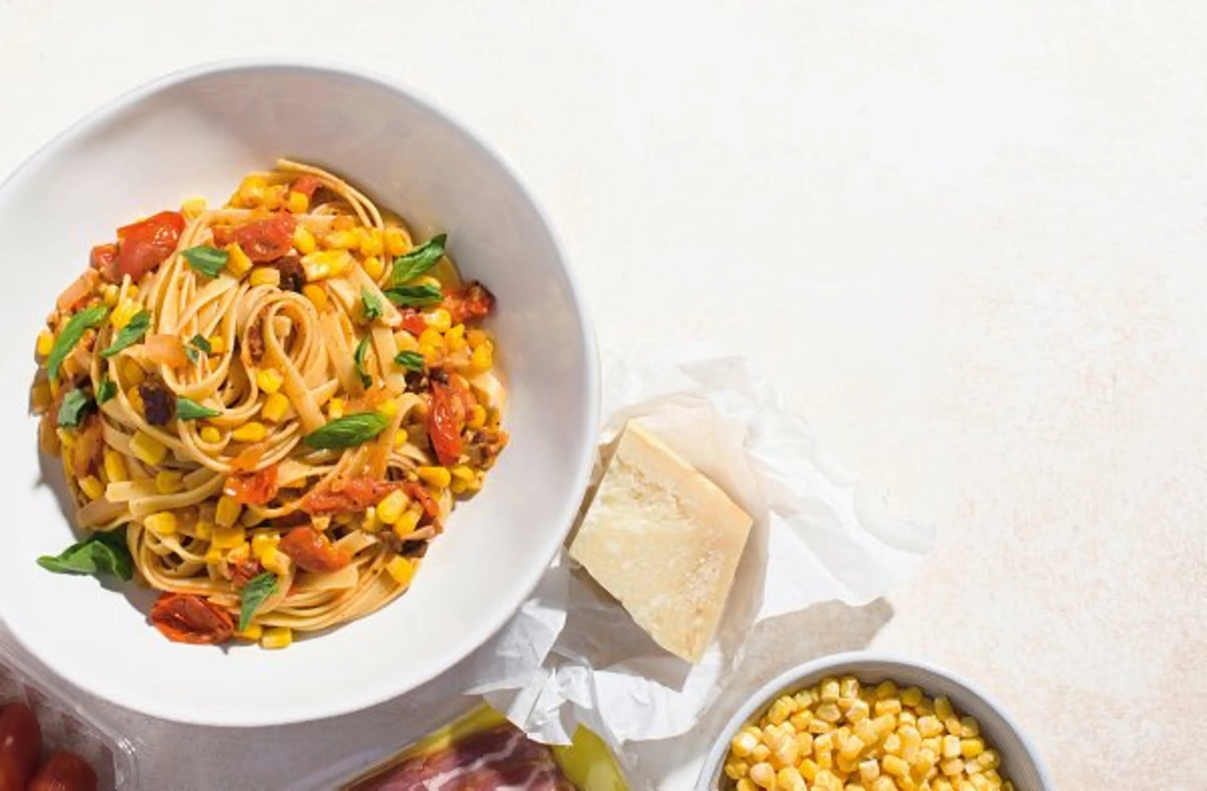 Fettuccine with Corn, Tomatoes and Bacon