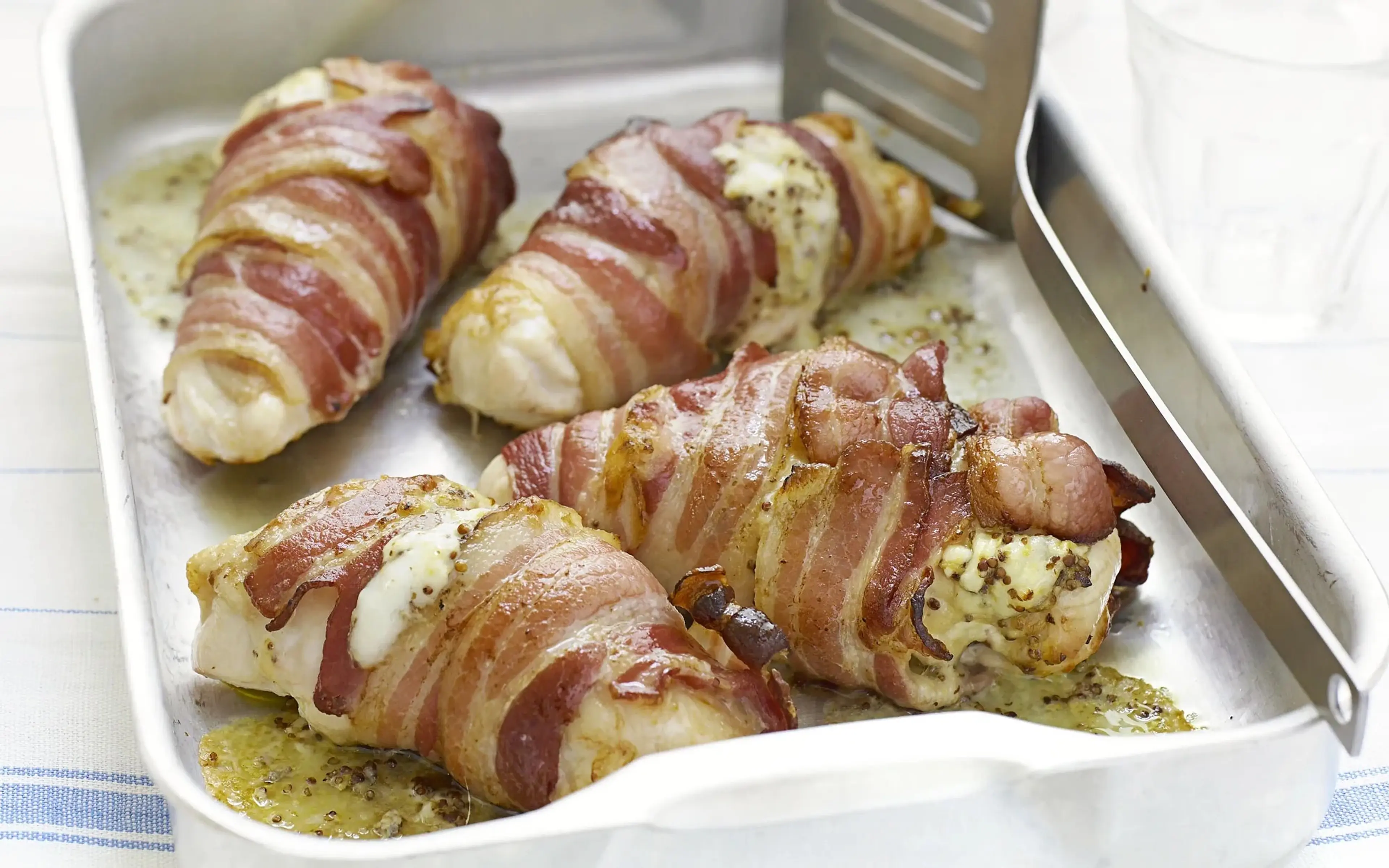 Baconbe Tekert Füstölt Sajtos Csirkemell