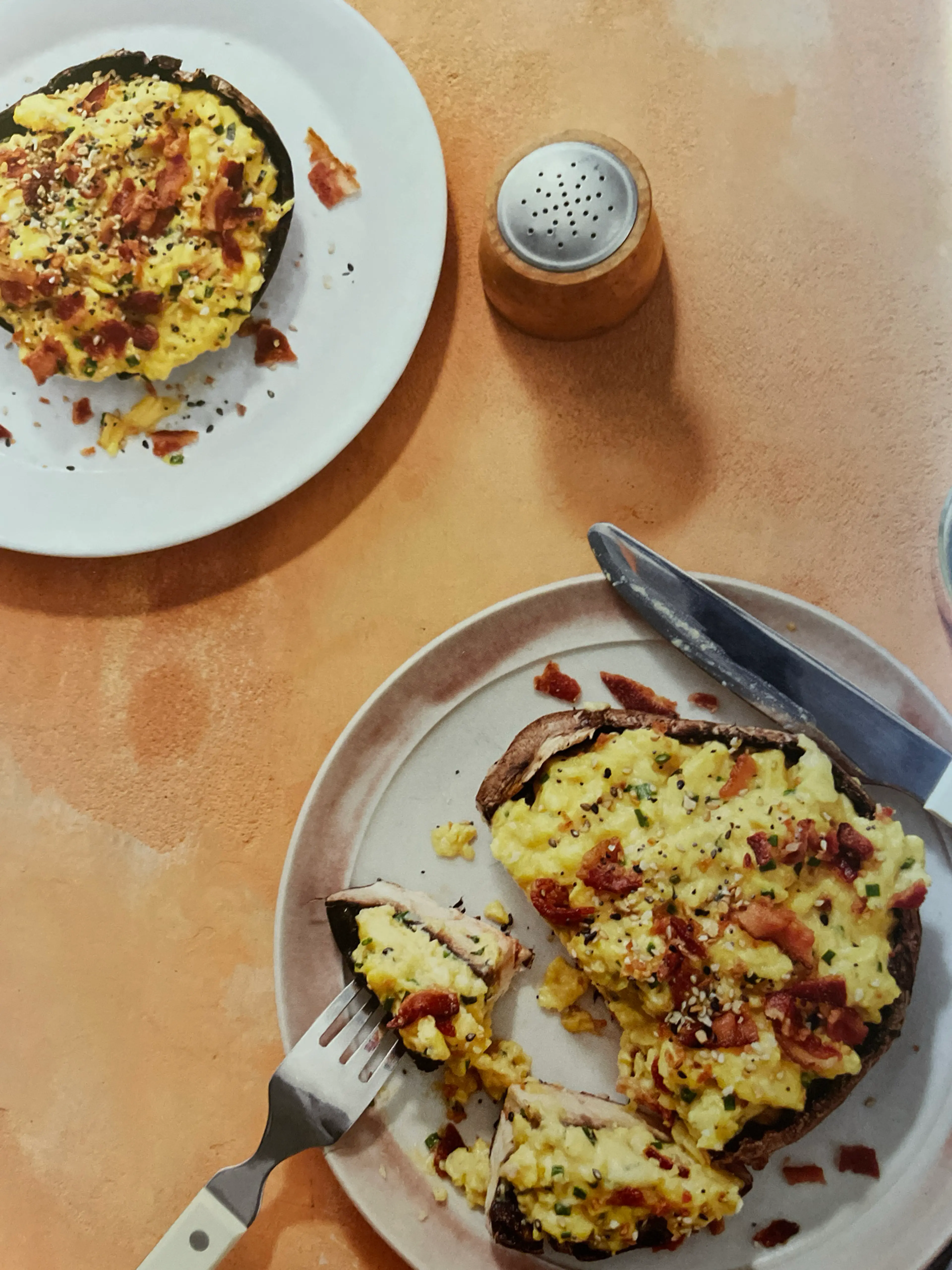 PORTOBELLO MUSHROOMS STUFFED WITH SCRAMBLED GREEN EGGS