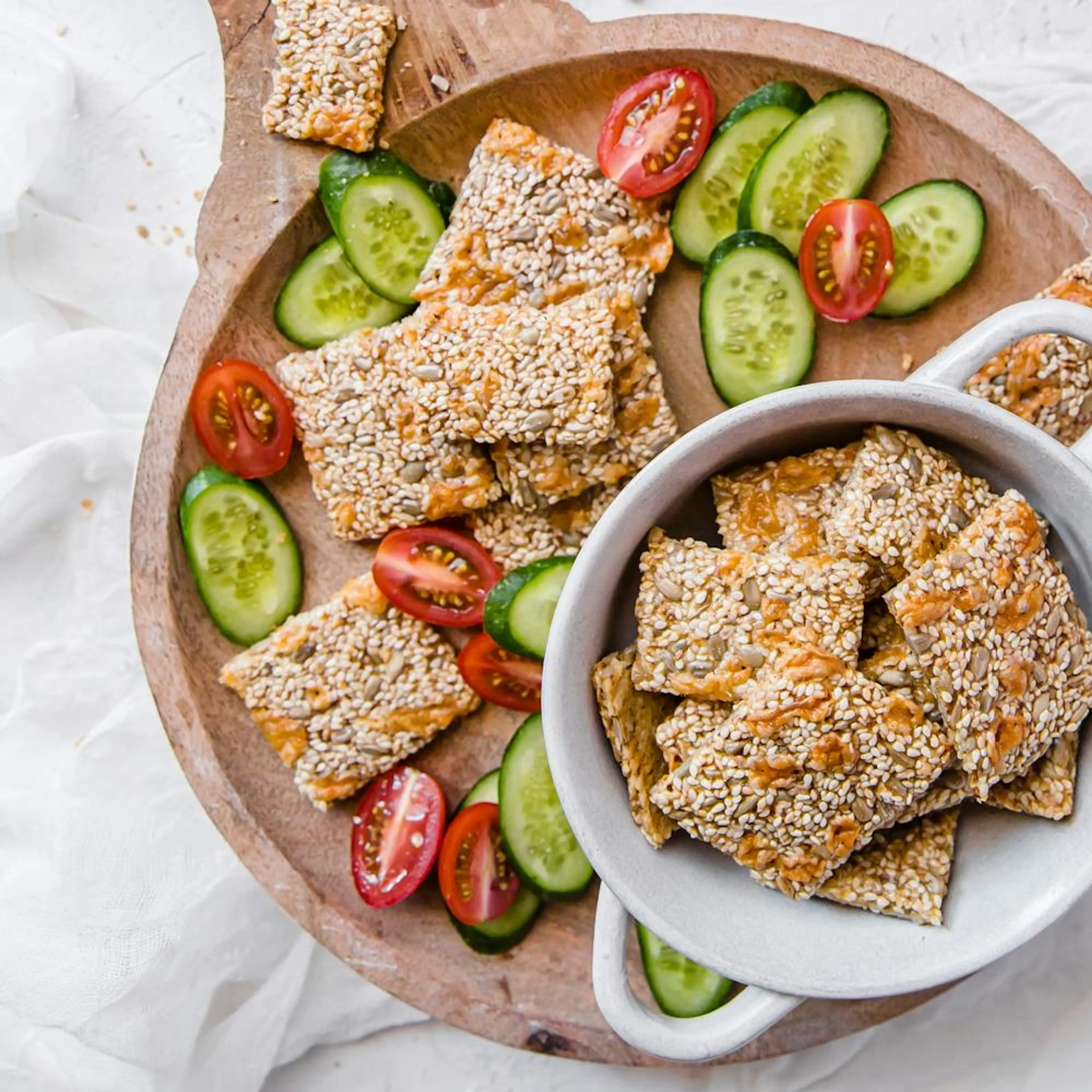 Low carb sesame crispbread