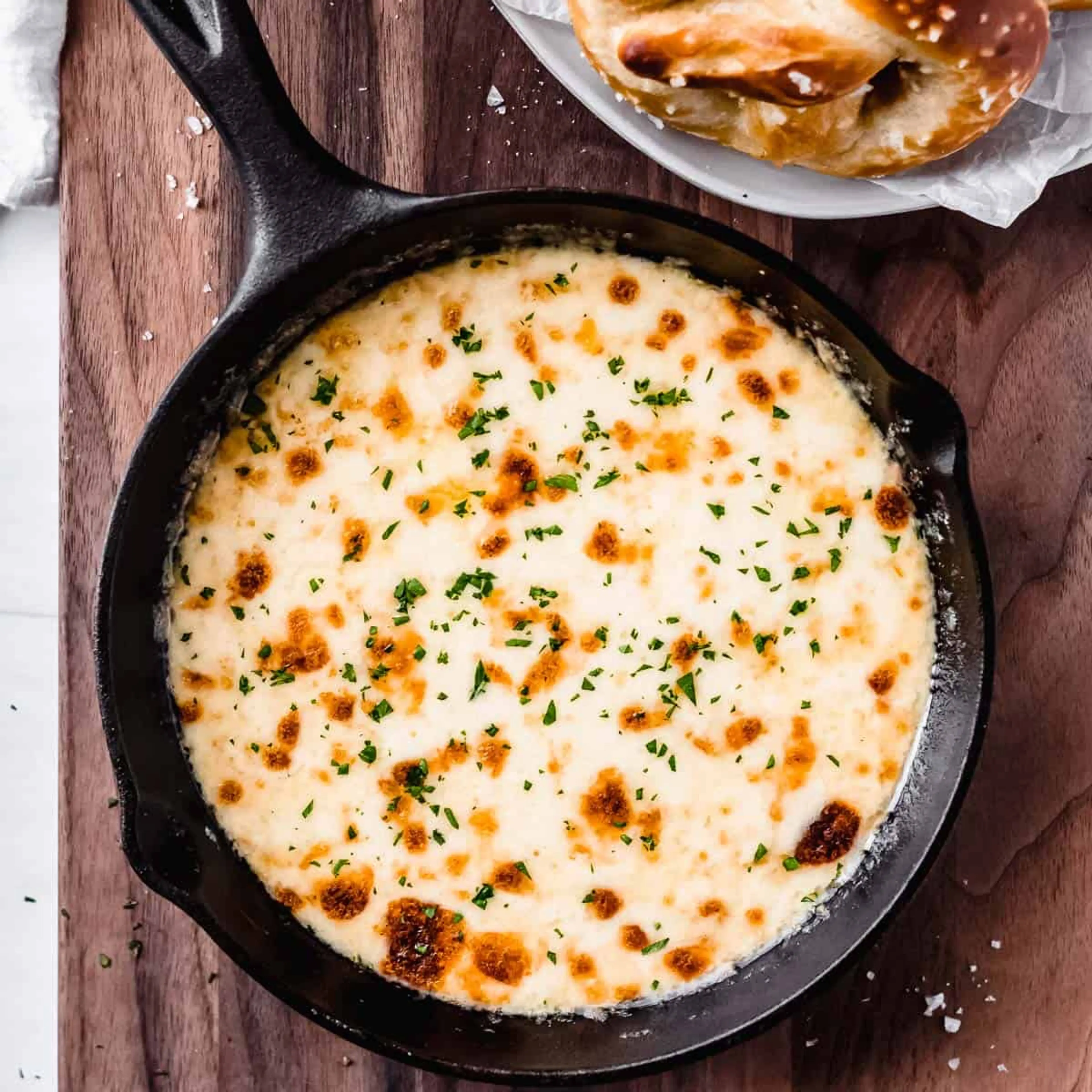 Creamy White Cheddar Beer Cheese Dip