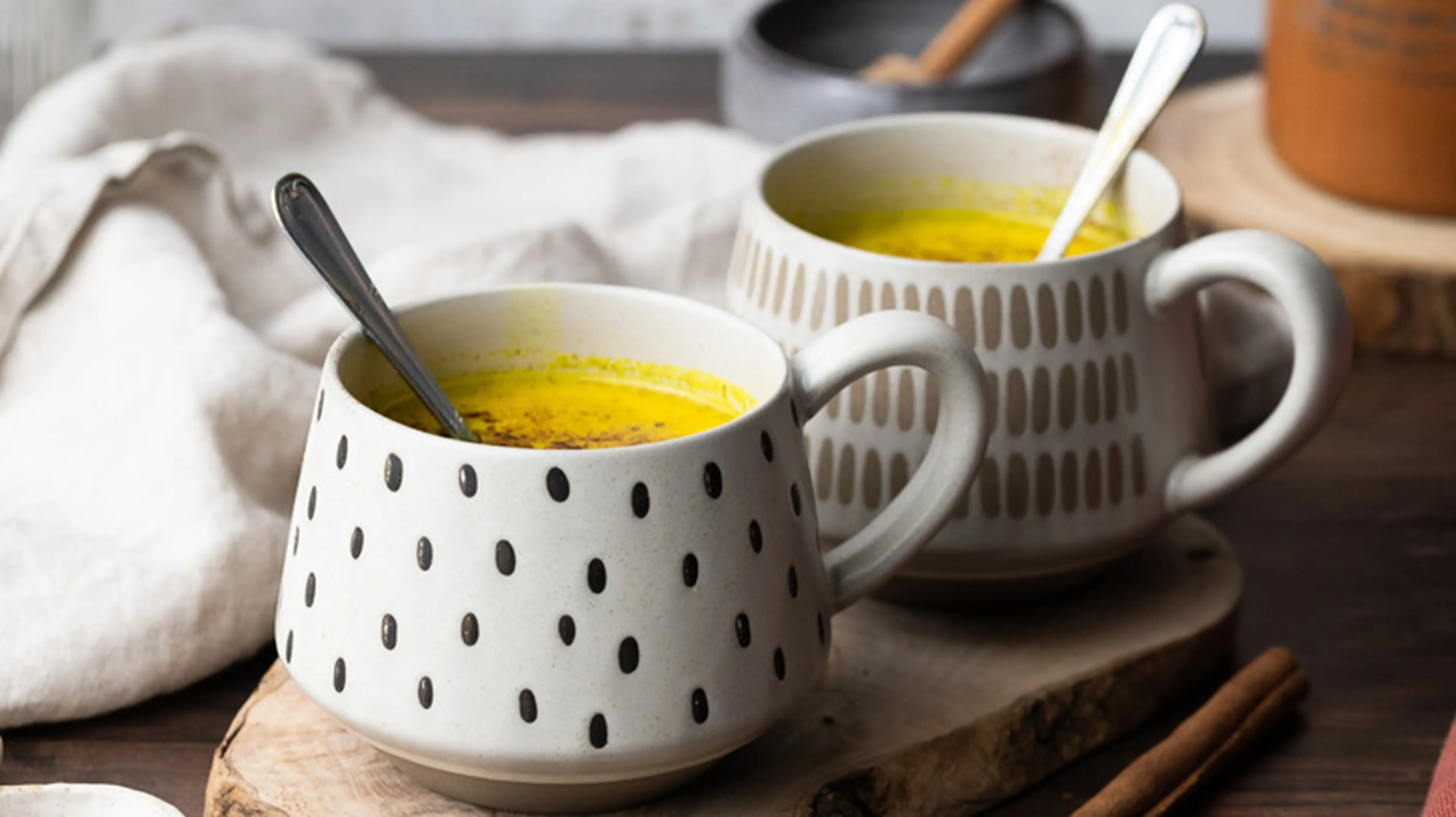 Turmeric Golden Milk (Haldi Doodh)