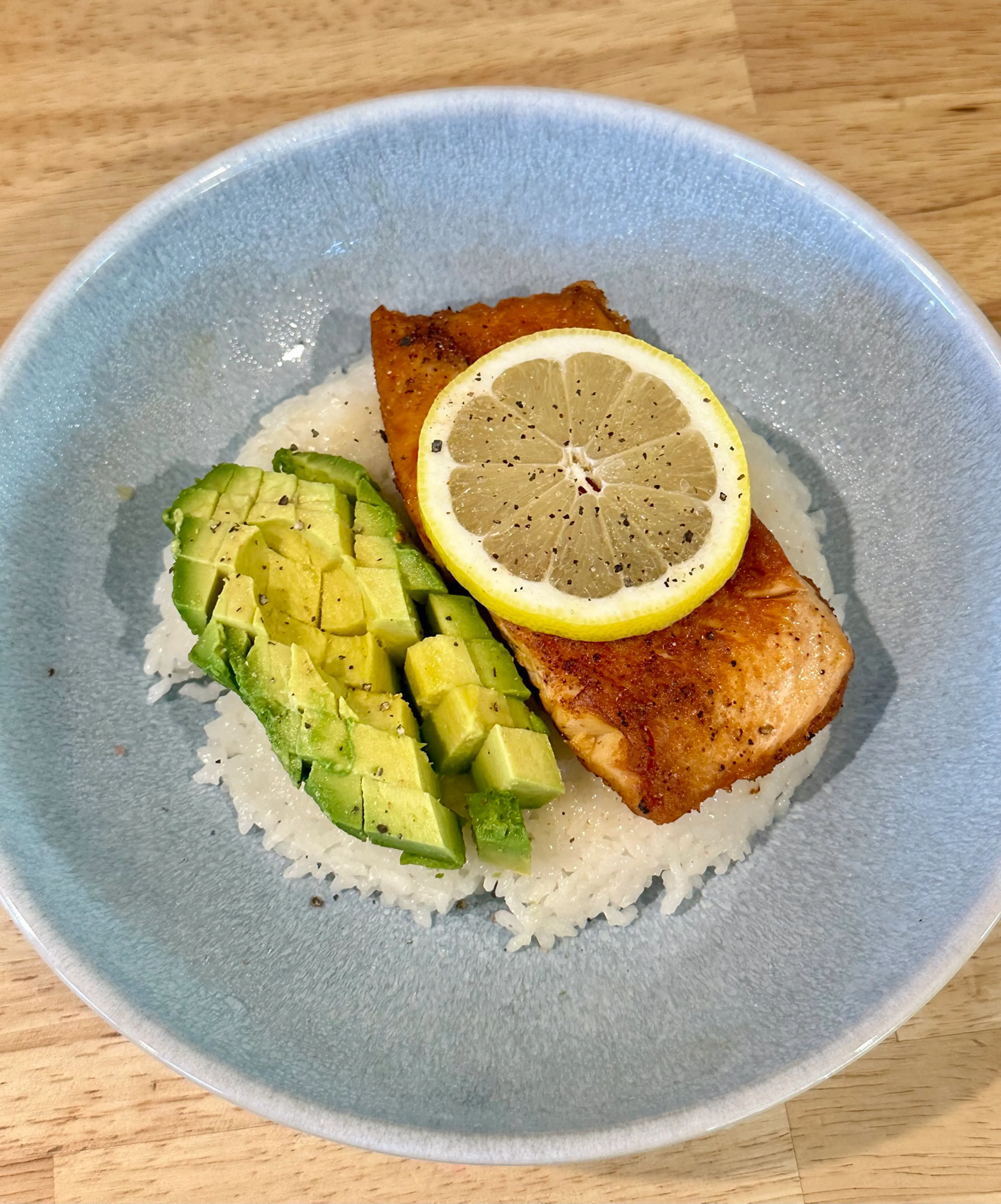 Lemon Salmon With Avocado