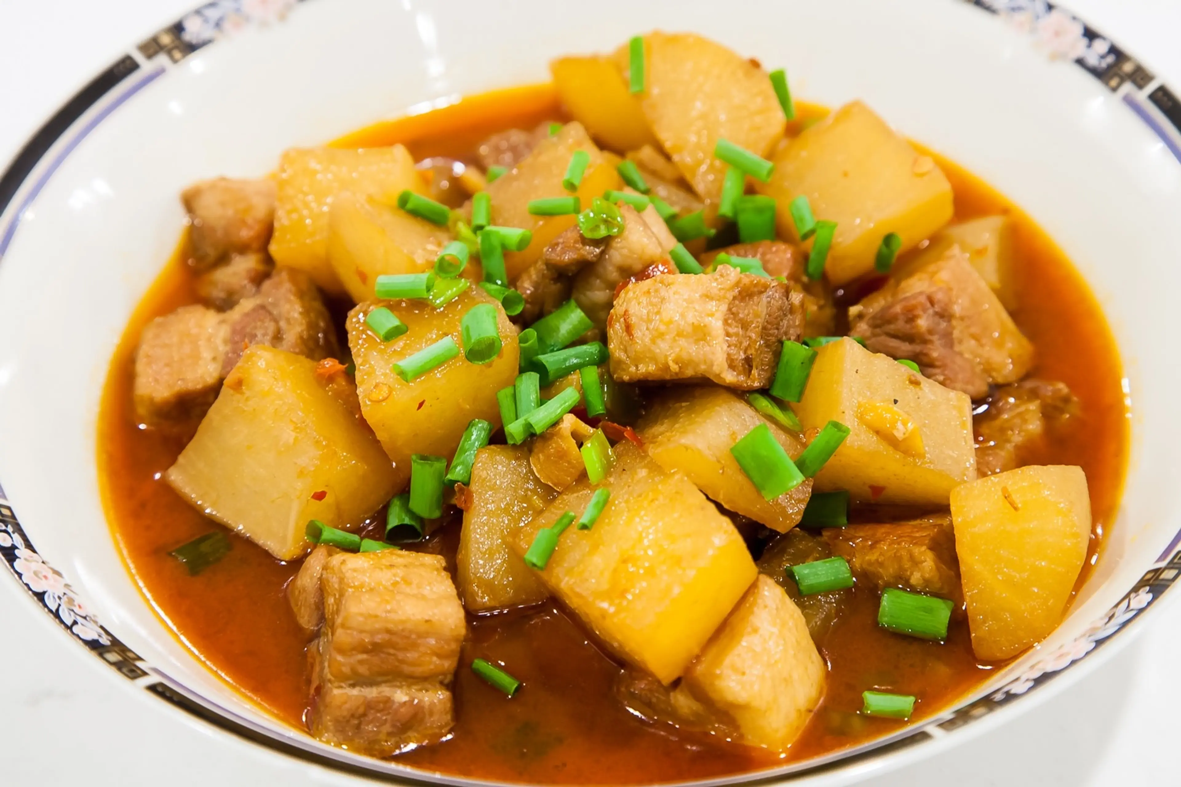 Daikon and Braised Pork Belly (白萝卜炖五花肉 Bai Luo Bo Dun Wu Hua