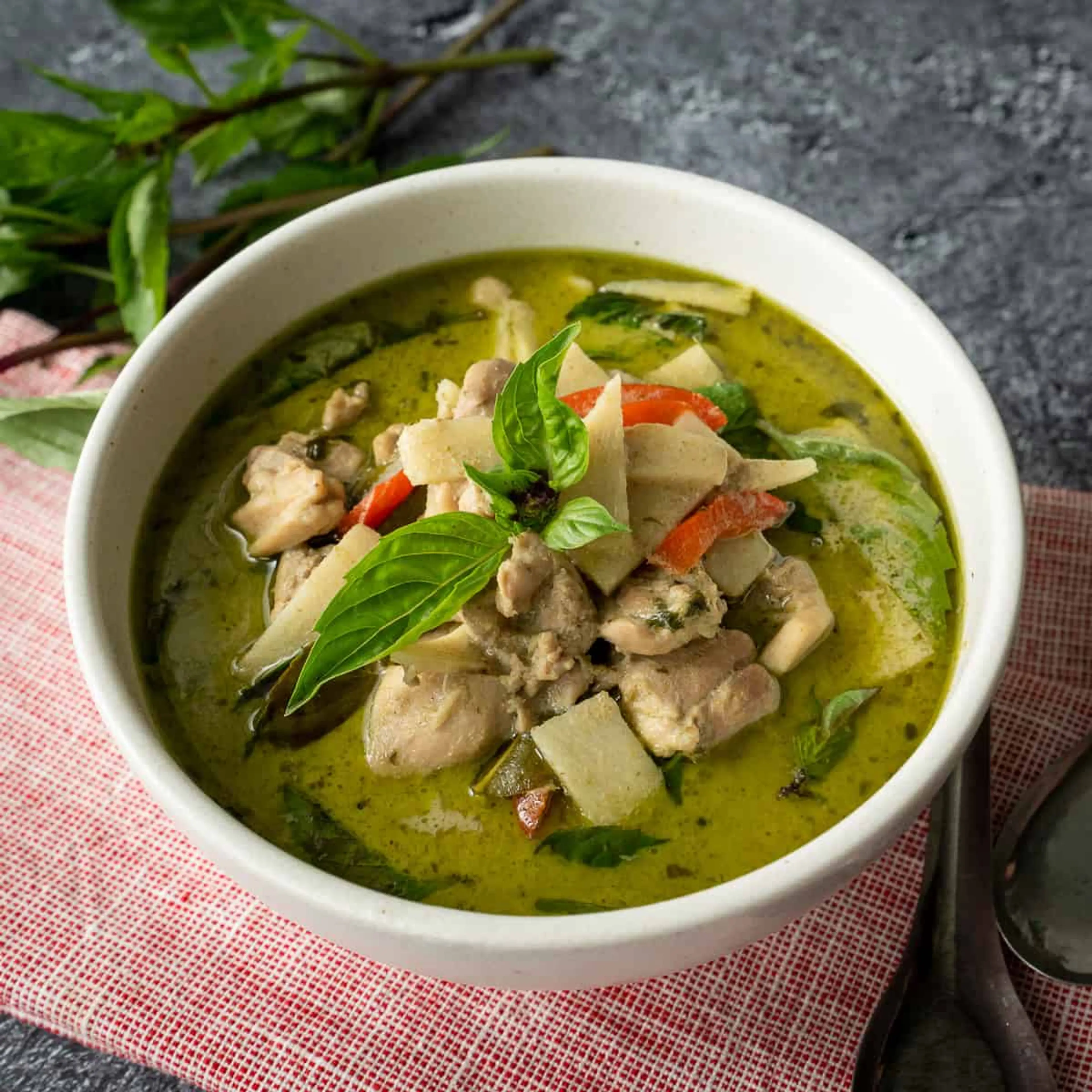 Green Curry Chicken แกงเขียวหวาน (gaeng keow waan)