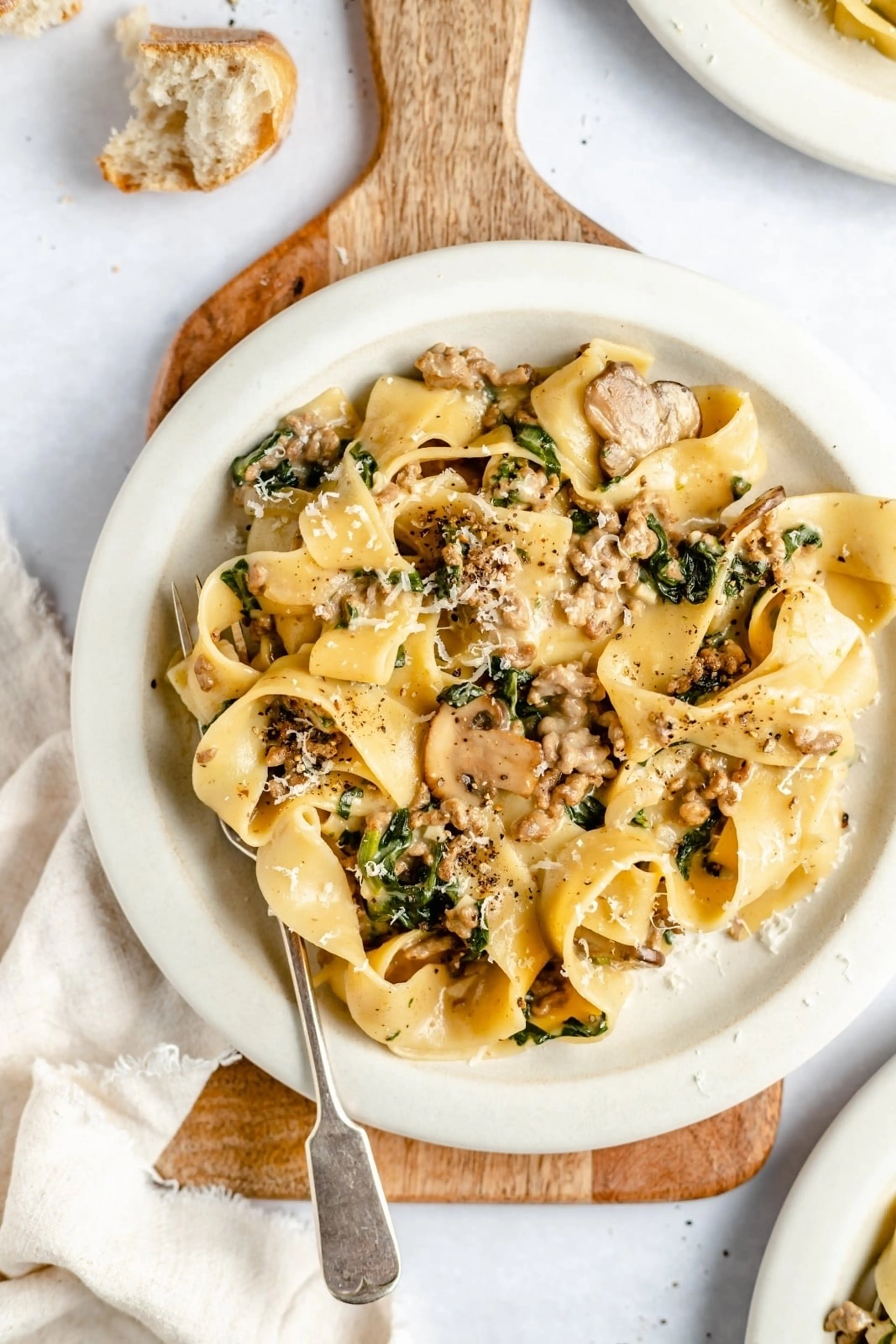One Pot Cheesy Mushroom Spinach Beef Pasta