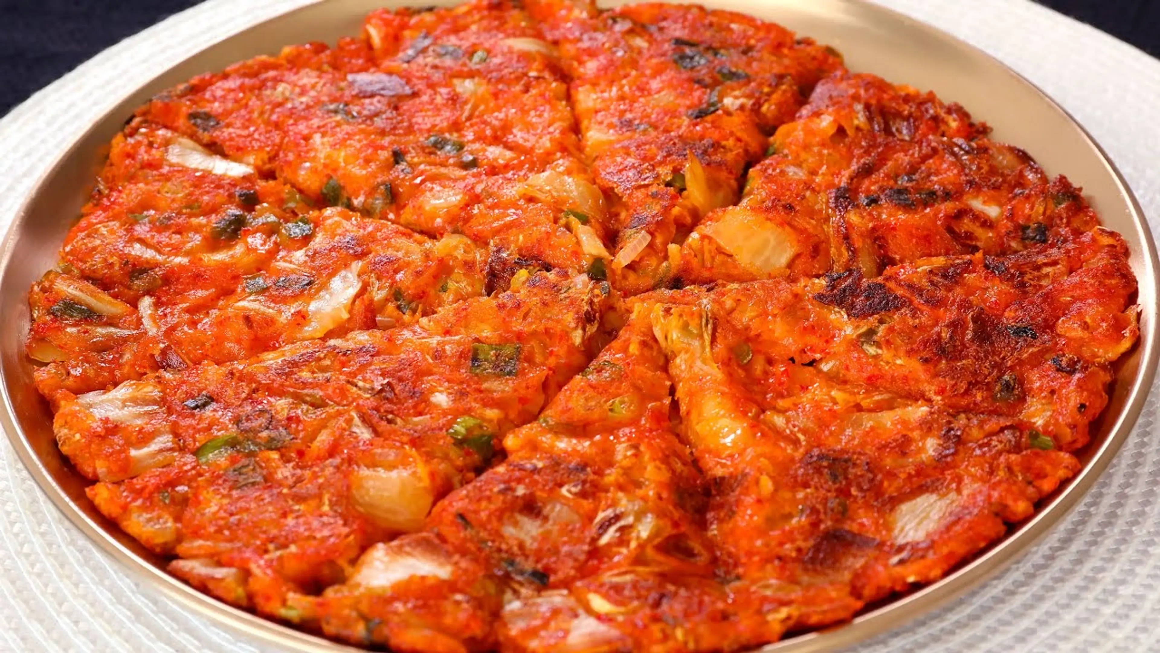 Kimchi pancake (Kimchijeon: 김치전)