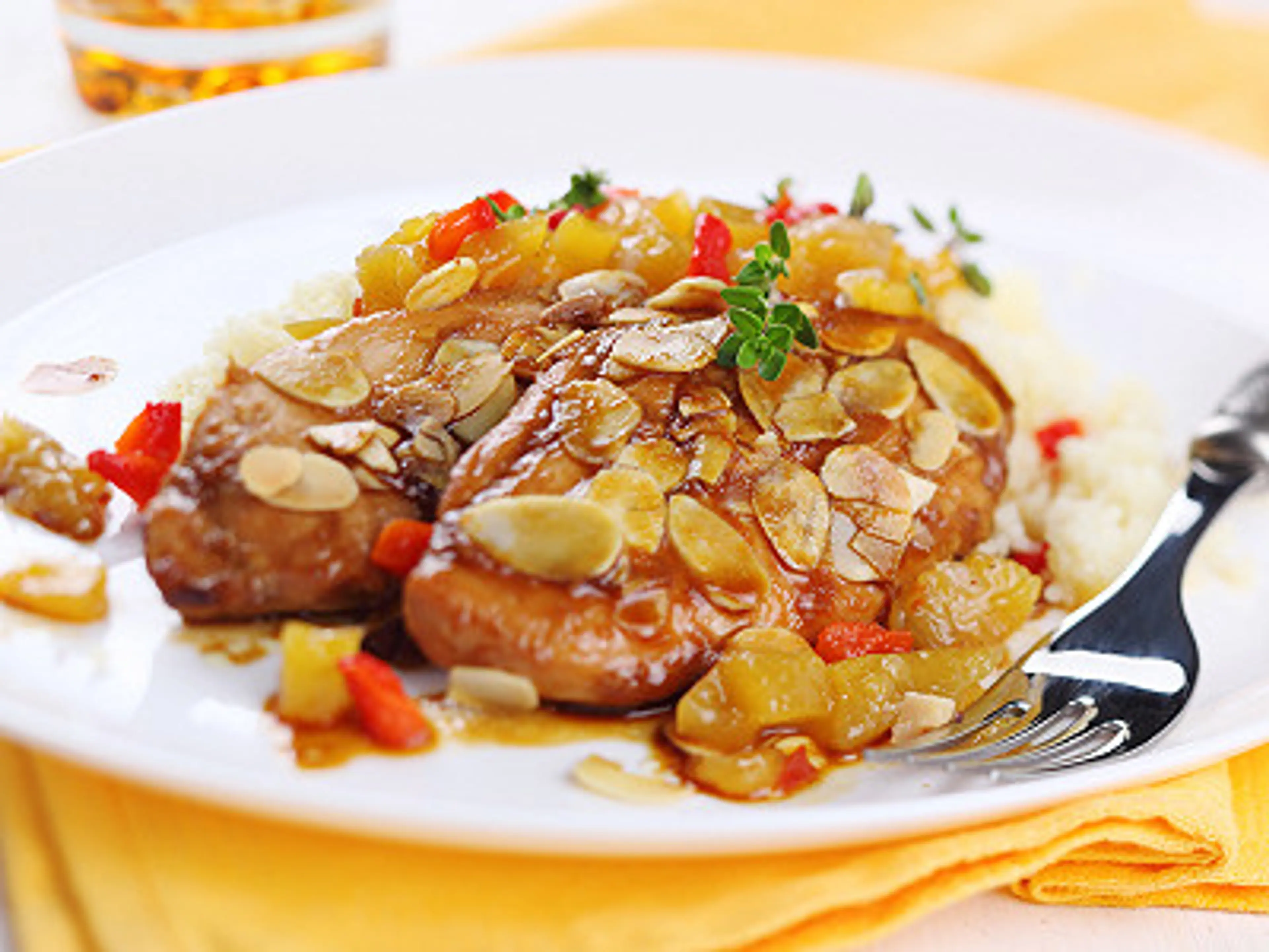 Sauté de poulet aux amandes