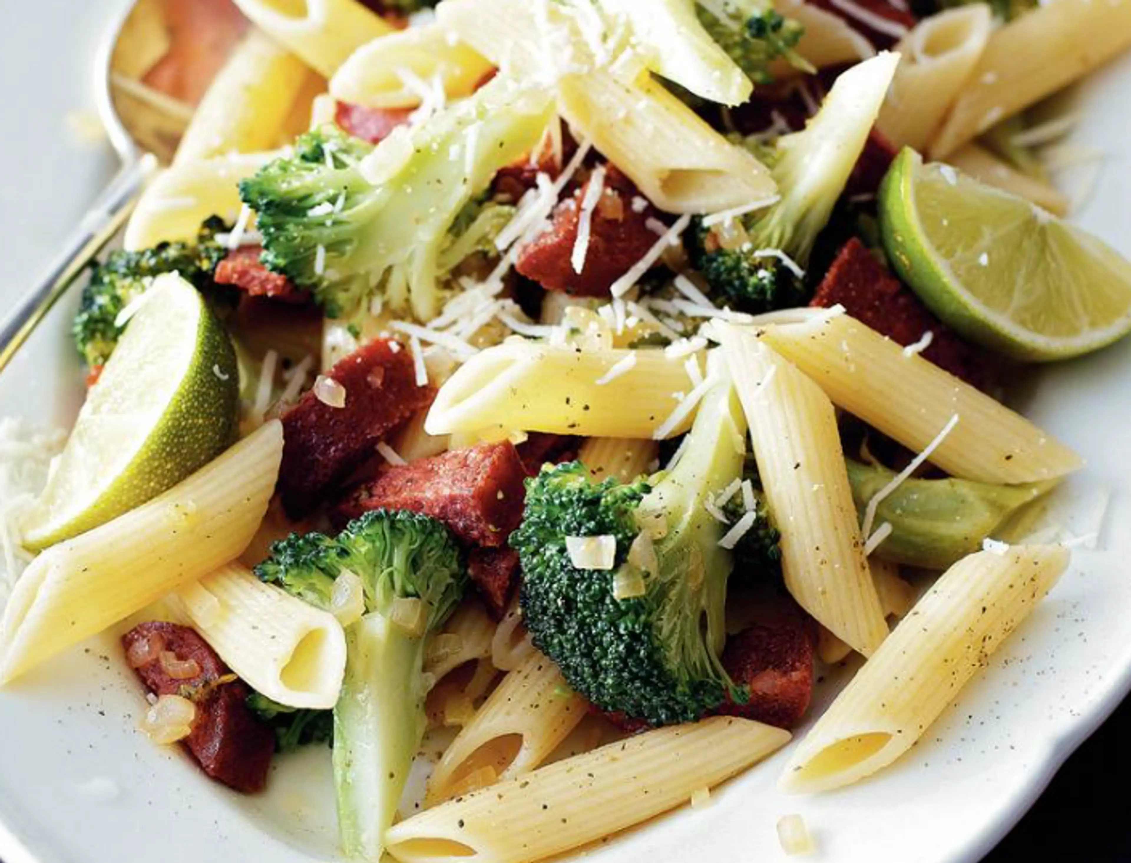 Penne met salami en broccoli